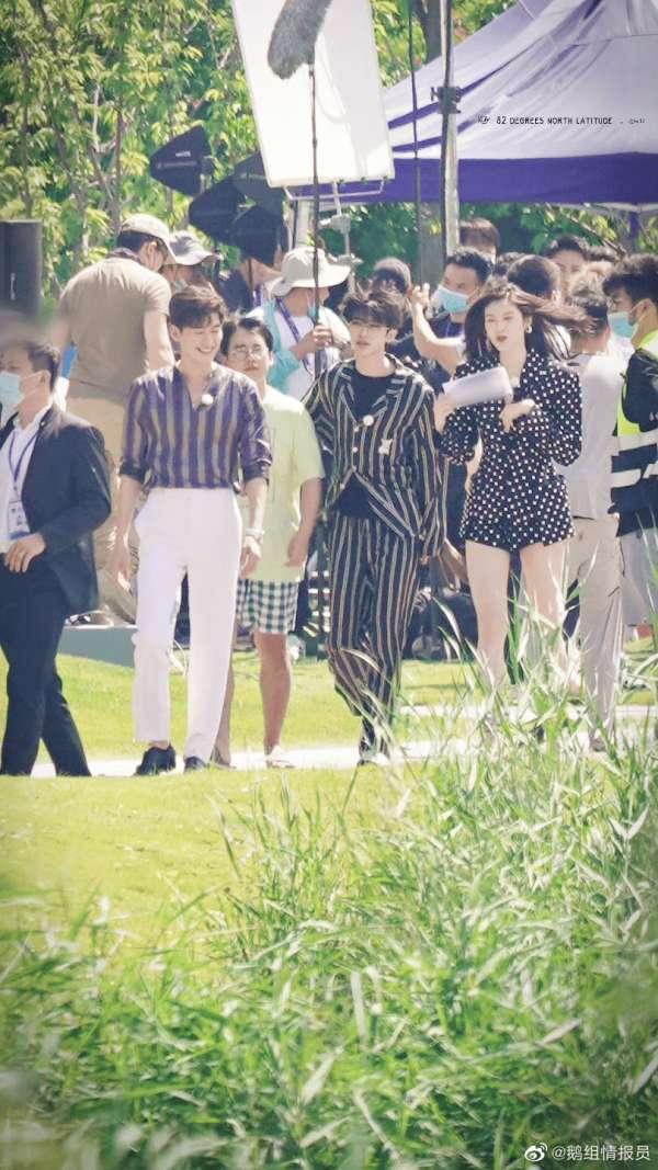 娱乐影视联盟 的想法: 蔡徐坤跟178超模何穗同框,证实蔡徐坤确实有1米