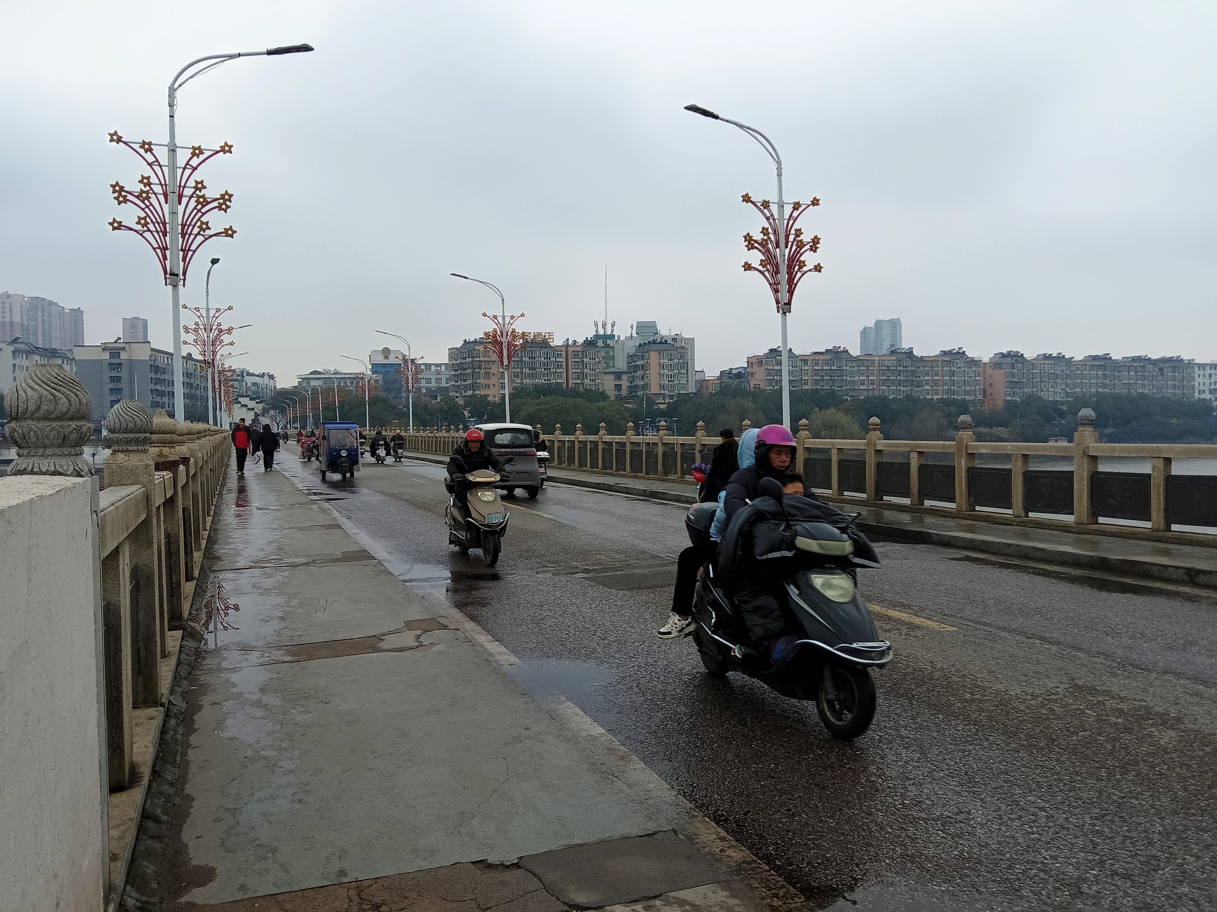 山关 的想法: 晒晒抚州文昌桥身边的美景 | 抚州文昌桥头 br>文昌新桥