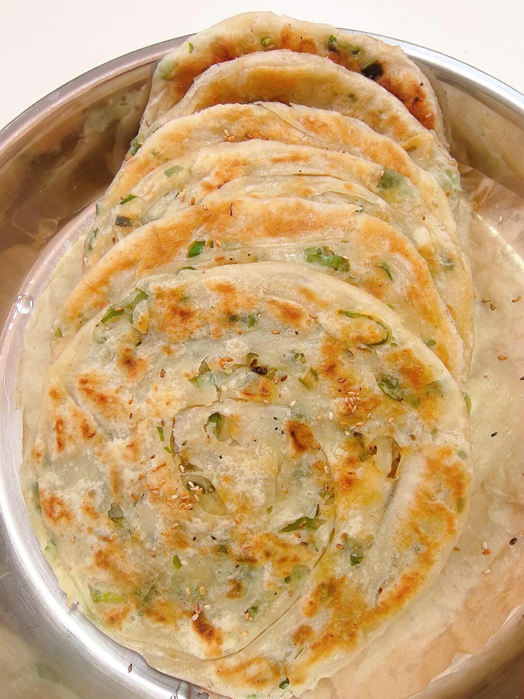 零失败的葱油饼让你一吃就上瘾都快去做这个葱油饼呀外酥里软柔软多层