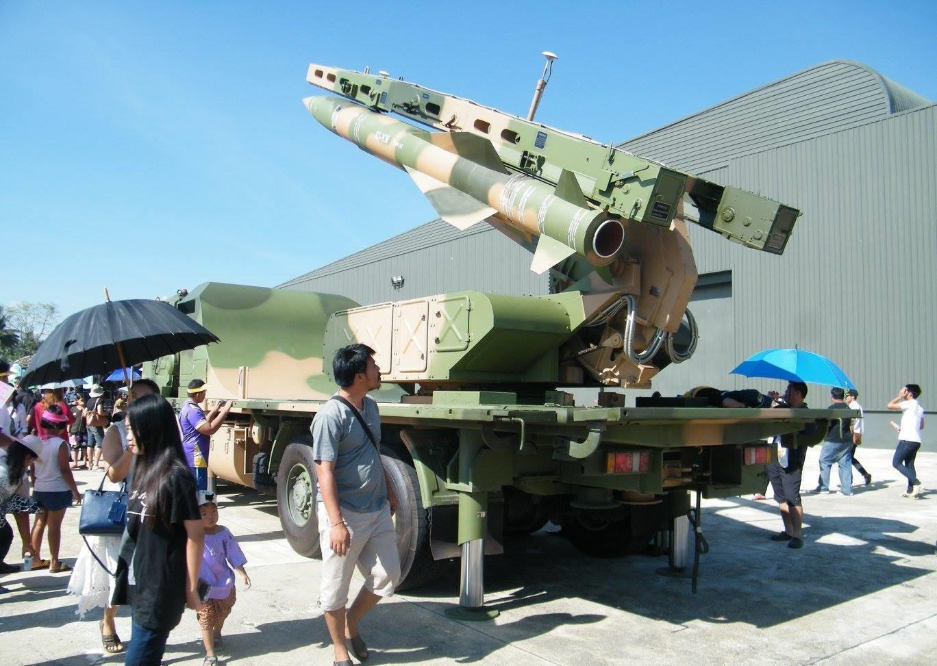 的想法: 凯山防空系统的早期形态是俩挂壁,下面裸着俩导弹,简简单单像