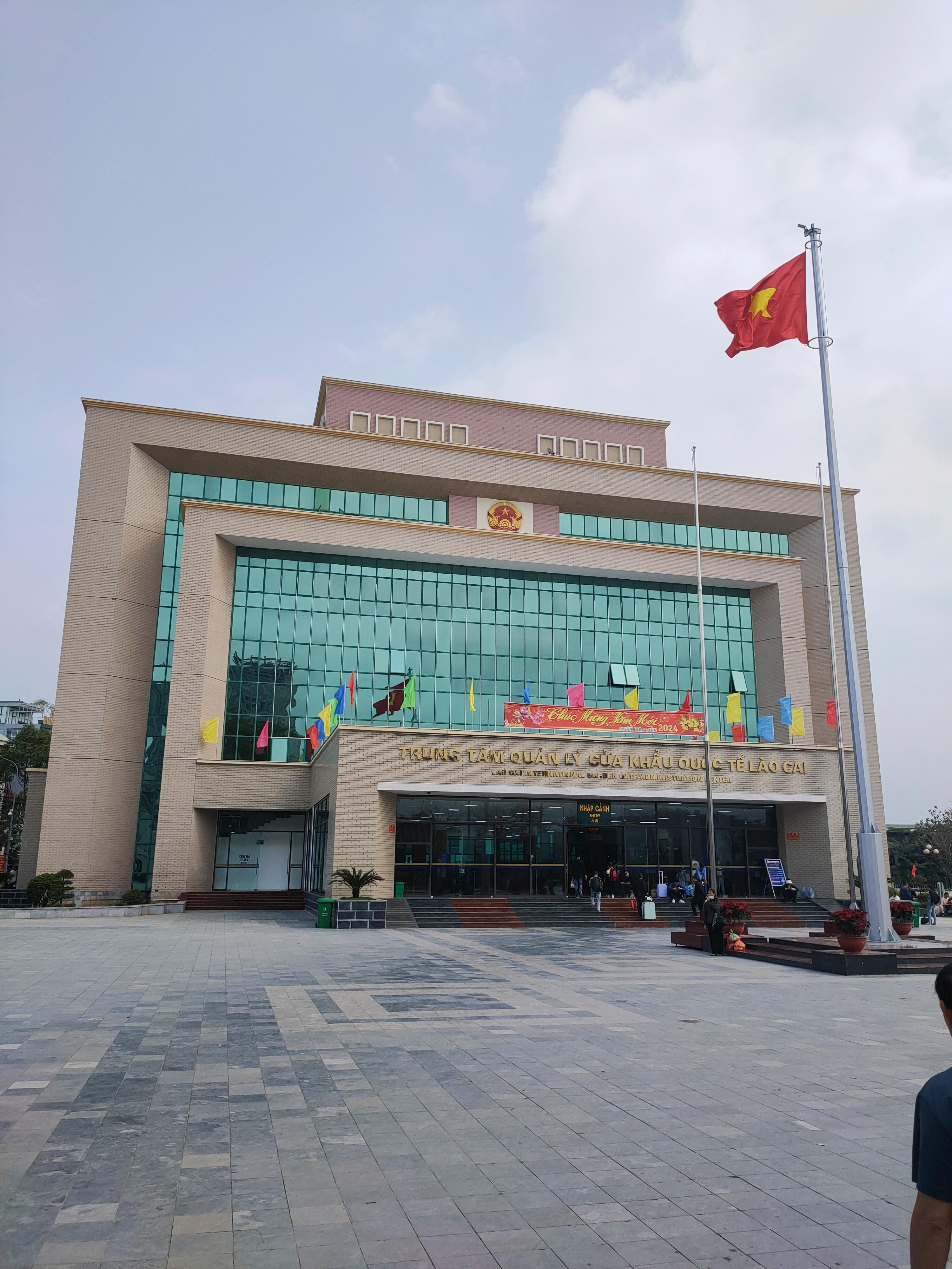 老猫 的想法: 还是被越南海关要了小费