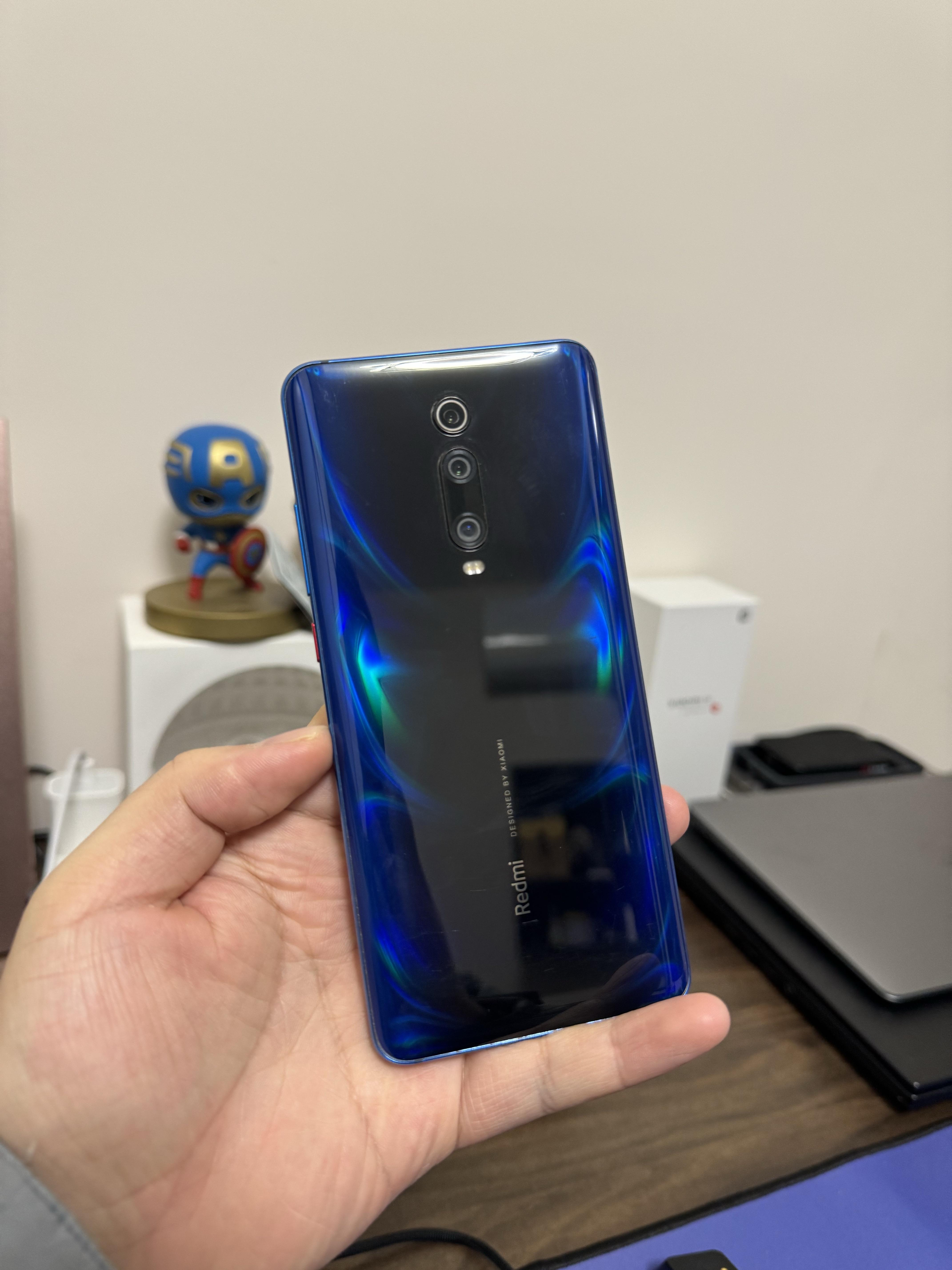 这应该是最强钉子户手机吧,真全面屏,升降式摄像头,非常经典的一代