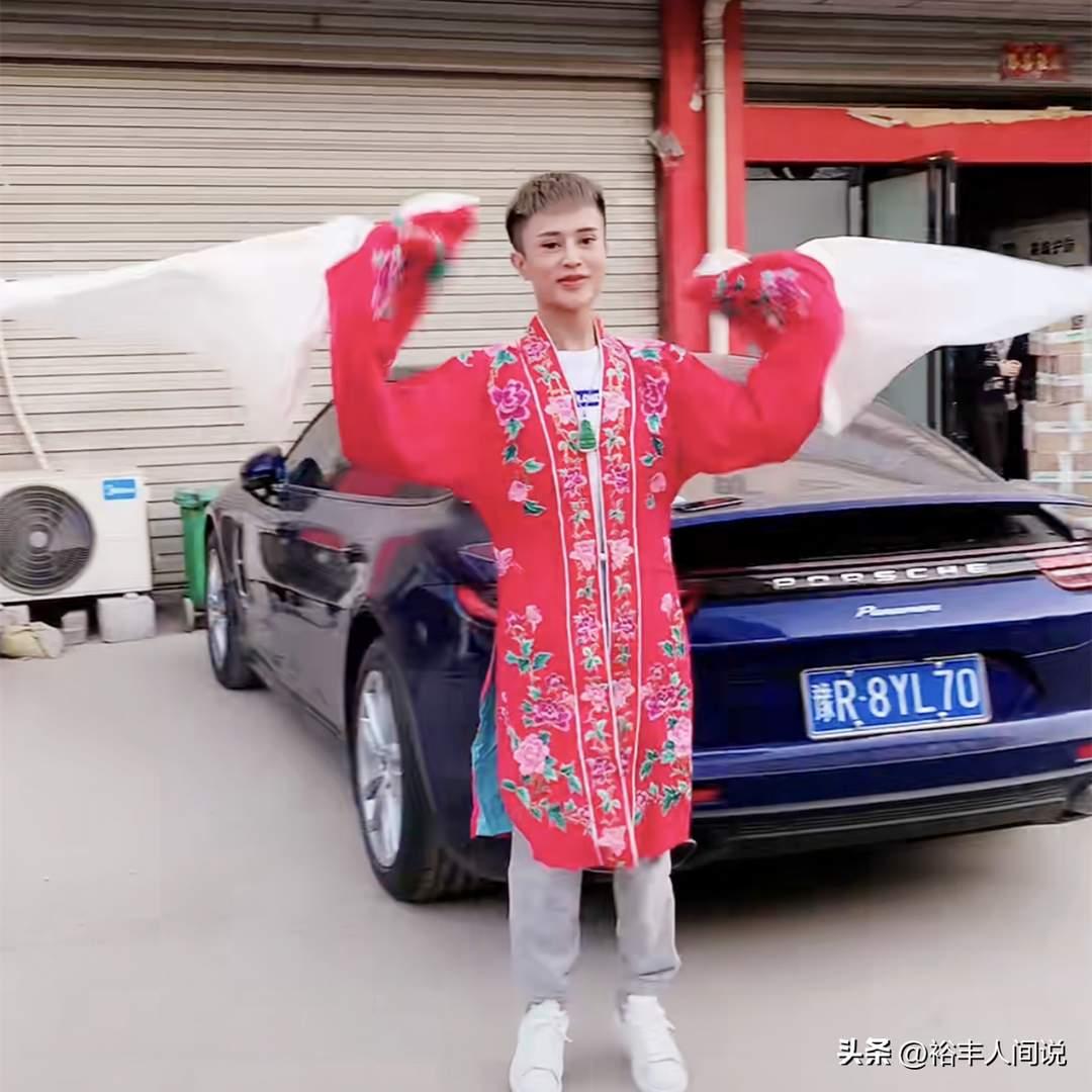 李郅 的想法: 近日,反串网红罗大美被曝遭遇绑 匪杀害,消息传来,网友