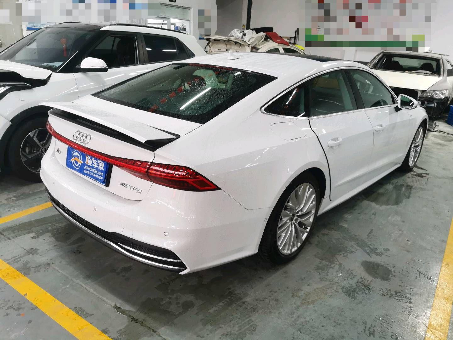 40万预算选全新国产奥迪a7l还是开了三年的进口a7二手车