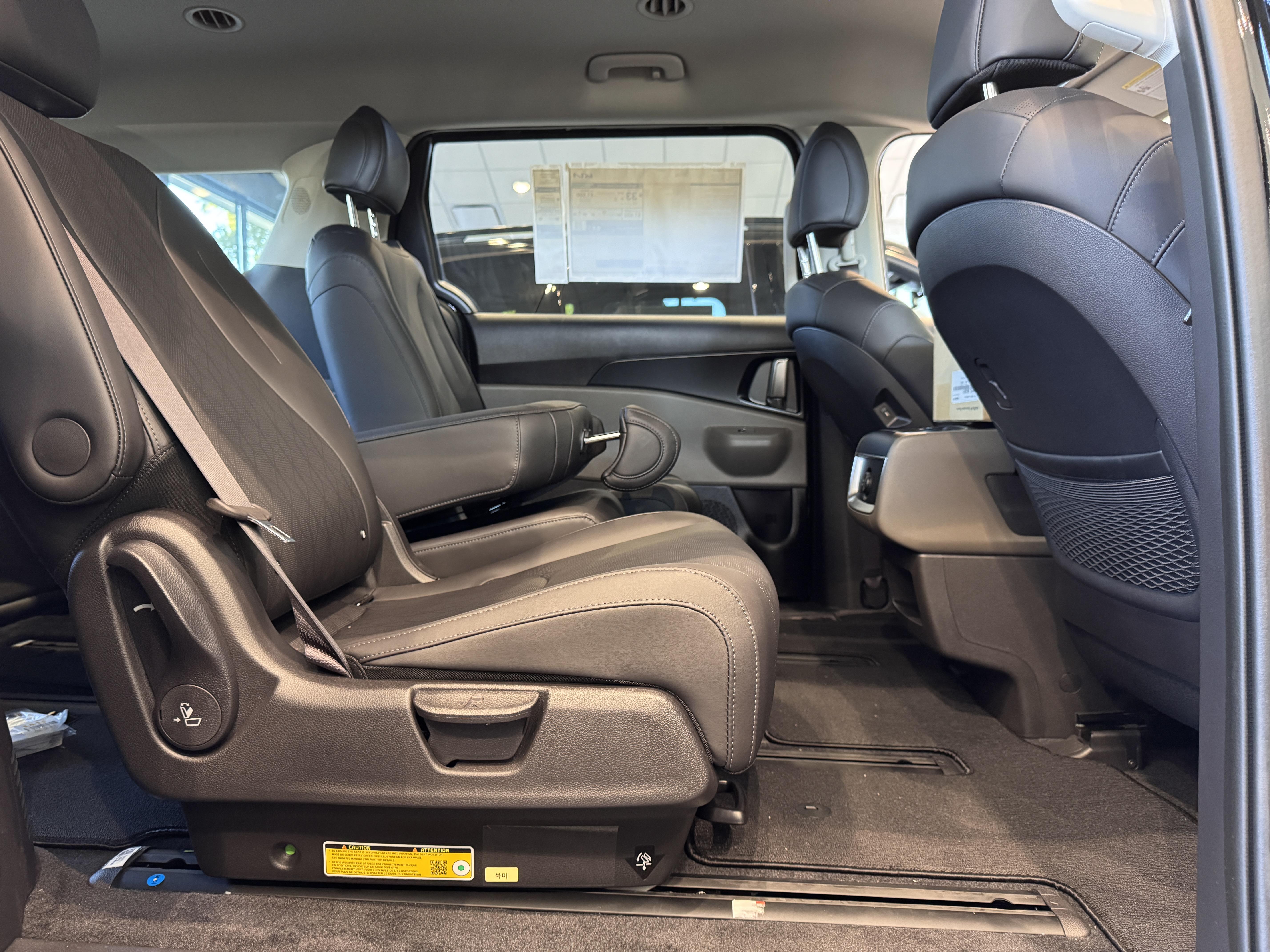 双持旋风ak 的想法: 只有我觉得起亚嘉华的第二排不够舒服吗?