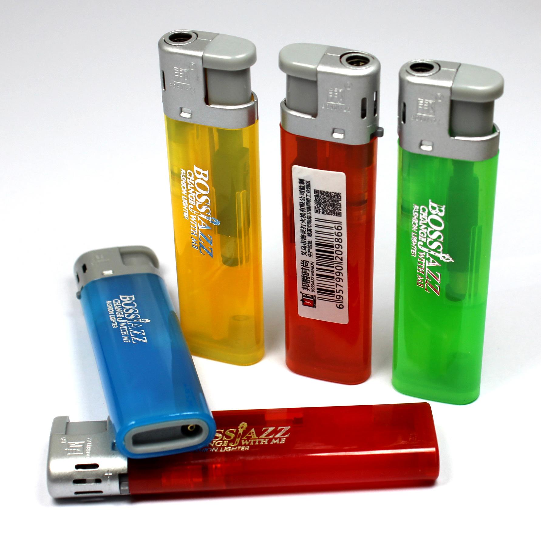 火石钢轮打火机:其钢轮用特殊钢制成,外周有齿;火石用低温合金制成