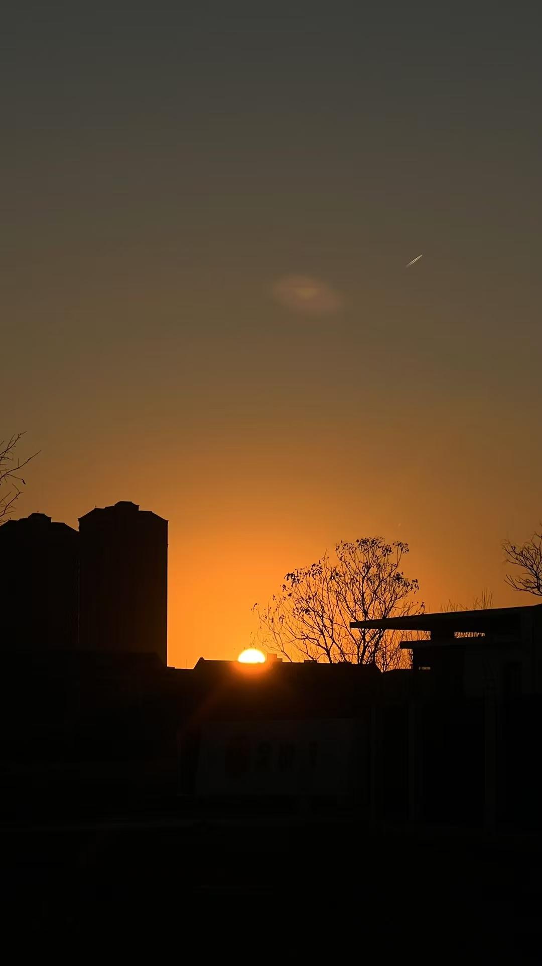 落日所有悲伤,却因为璀璨而让人痴迷,夕阳无限好