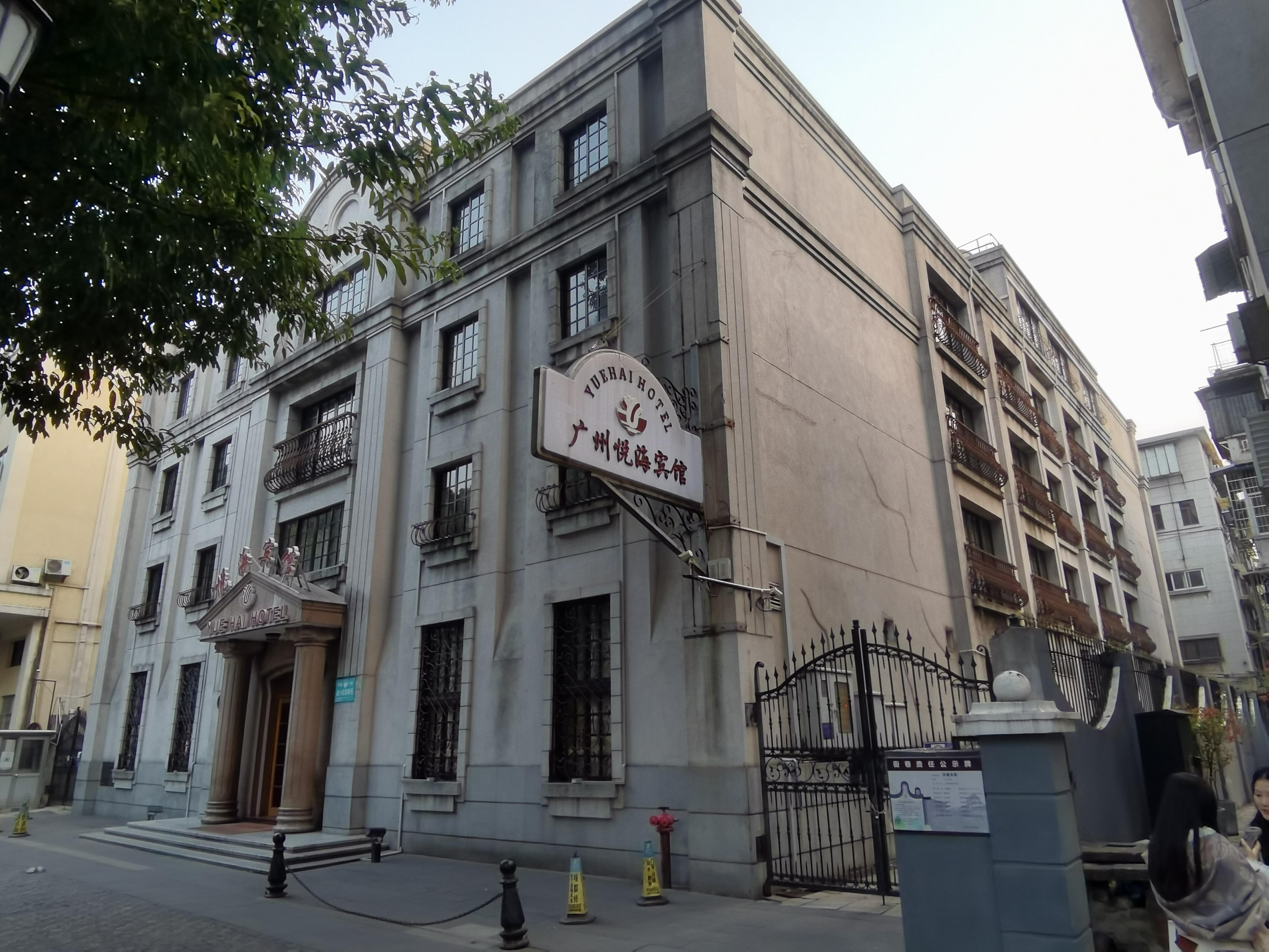 大汉骠骑将军 的想法: 位于广州珠江白鹅潭北的沙面岛,街巷遍布古树