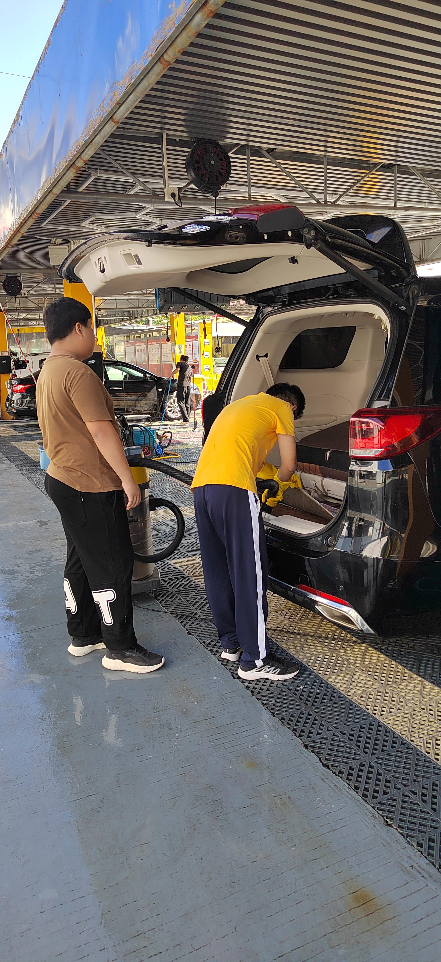 一起努力 的想法: 职校生的实习 | 98地点:加油站洗车服务中心 br>