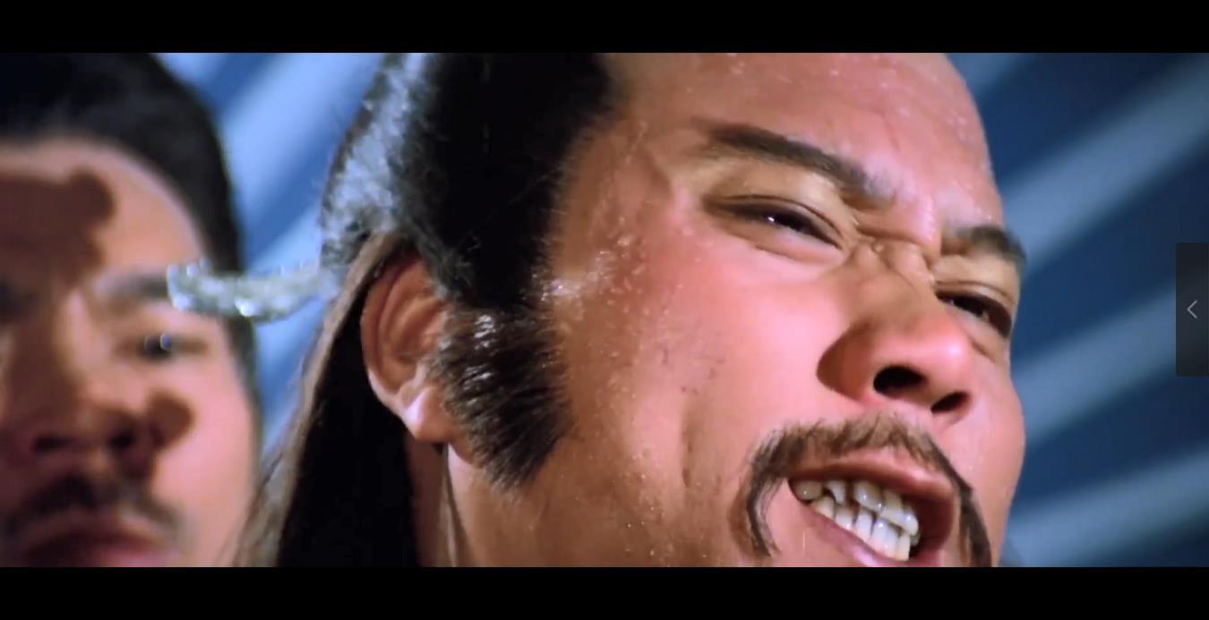 憨书生 的想法: 1984年,詹俊谷执导的《天蚕变之布衣神相》上映.