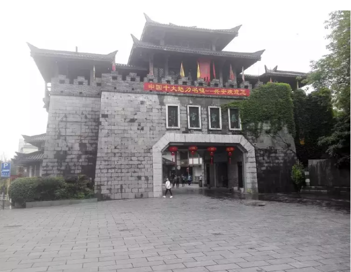 活得潇潇洒洒 的想法: 亲自看看秦皇宫的宏伟壮观(桂林秦皇宫) | 秦皇