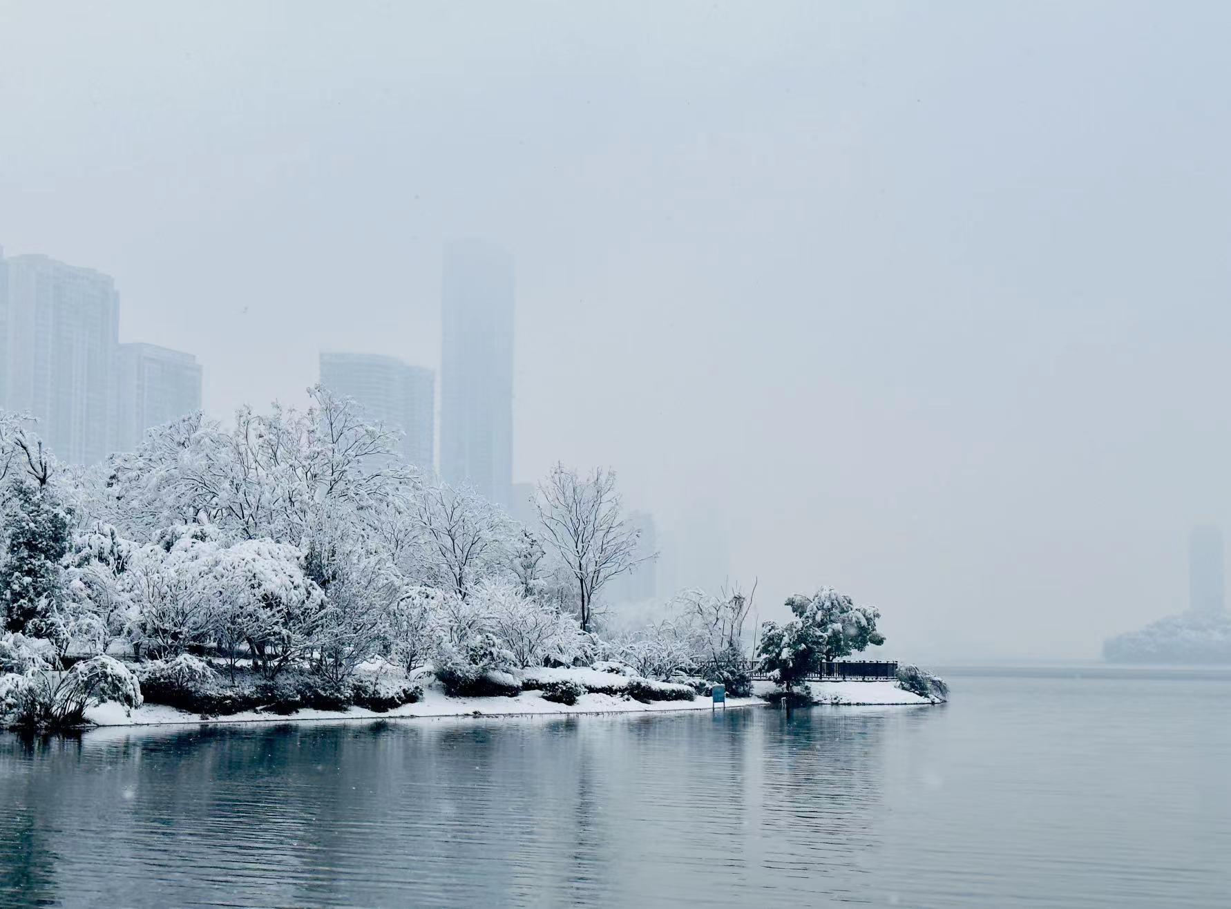 彬彬有李 的想法: 发下雪景,证明我在长沙