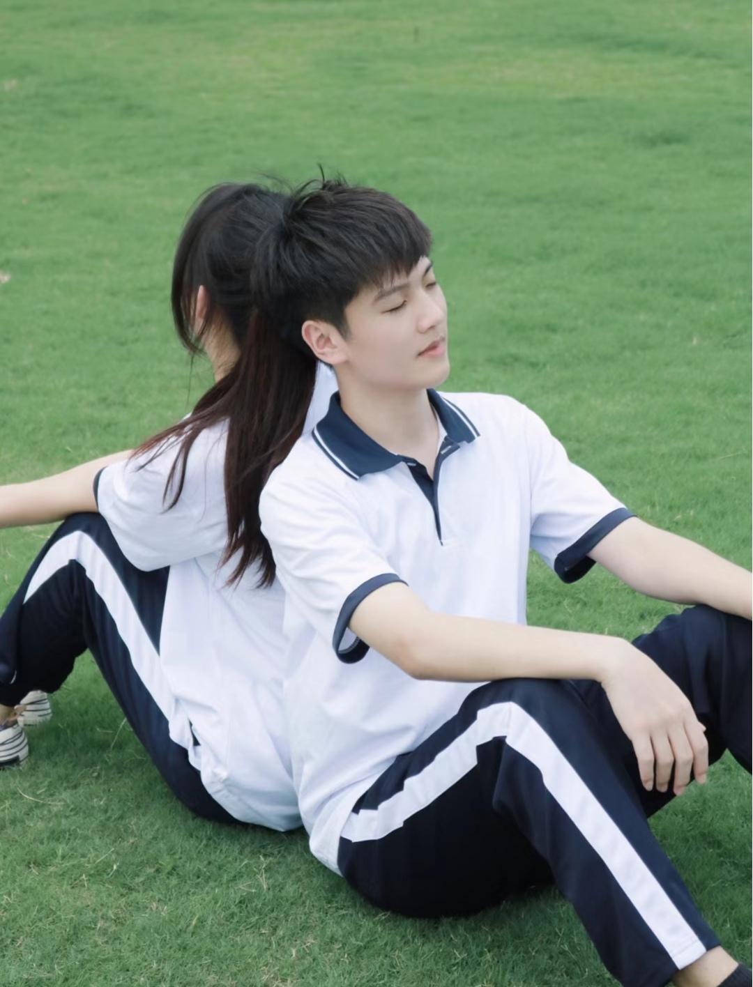 当下大学生谈恋爱的不在少数,每当看到他们穿着校服,成双成对的曰一