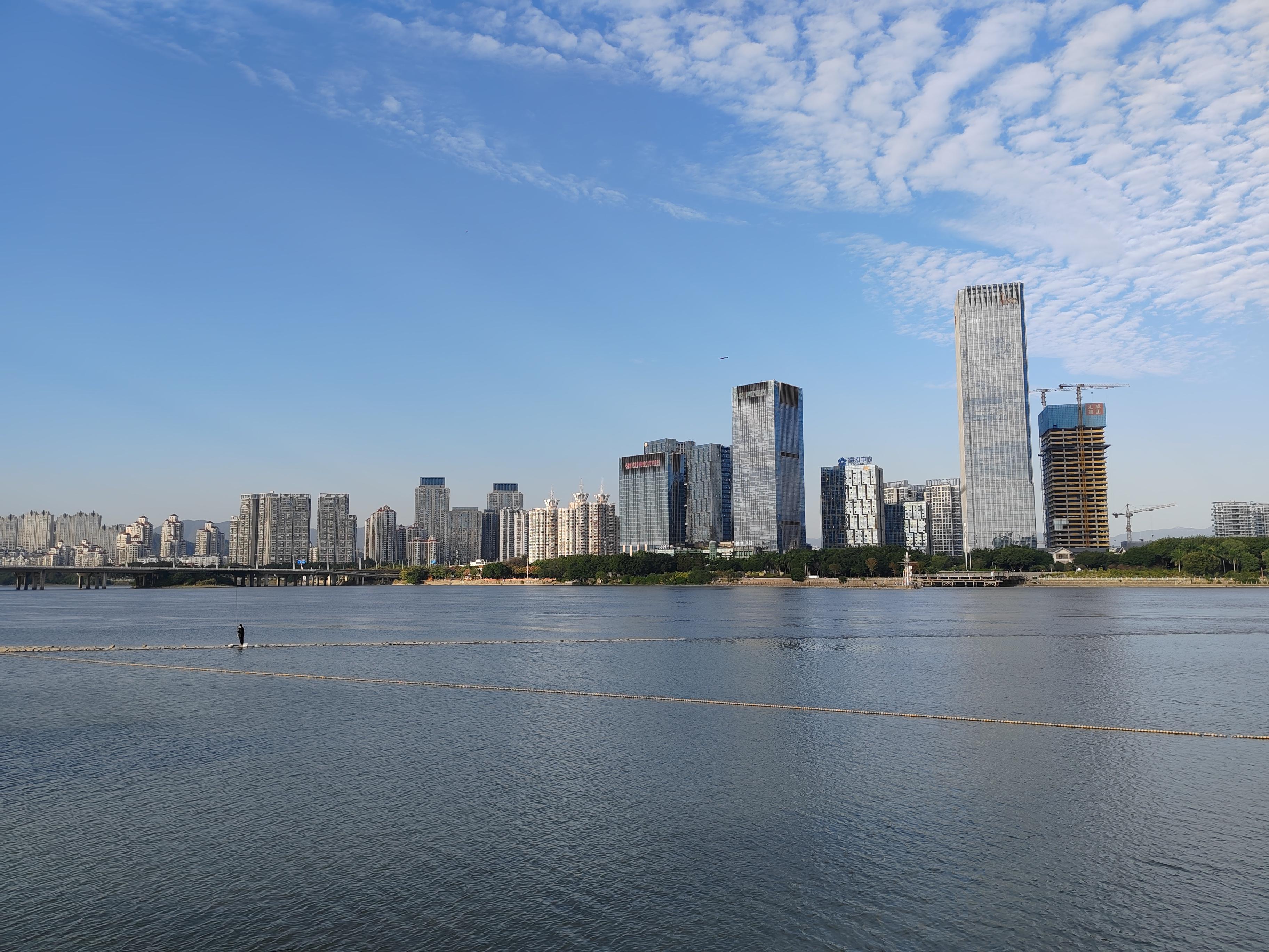 千峰竞秀万壑争流 的想法: 昨天下午,我们来到了福州南江滨公园,漫步