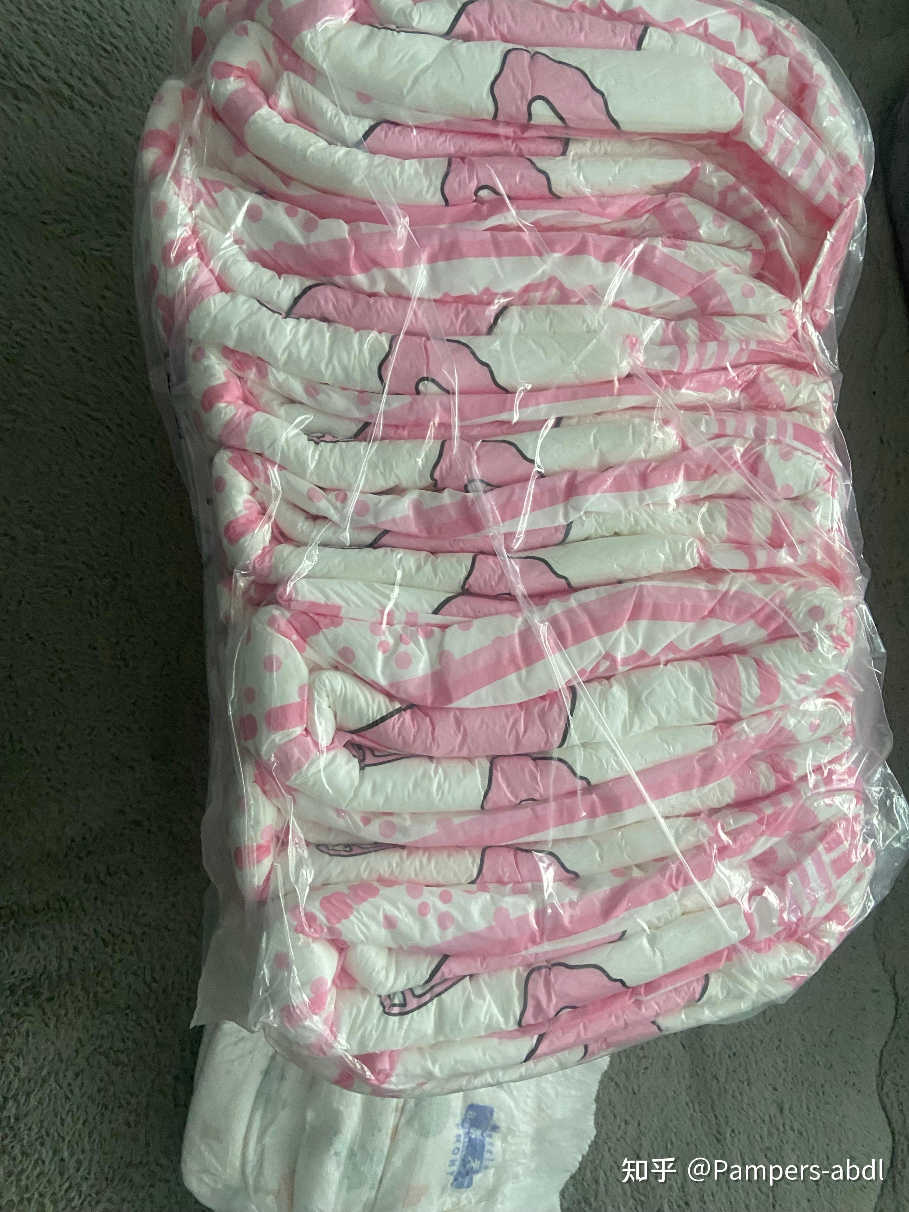 换掉昨晚的脏脏包 穿上新到的片片 上学去喽 女生穿纸尿裤abdl高中