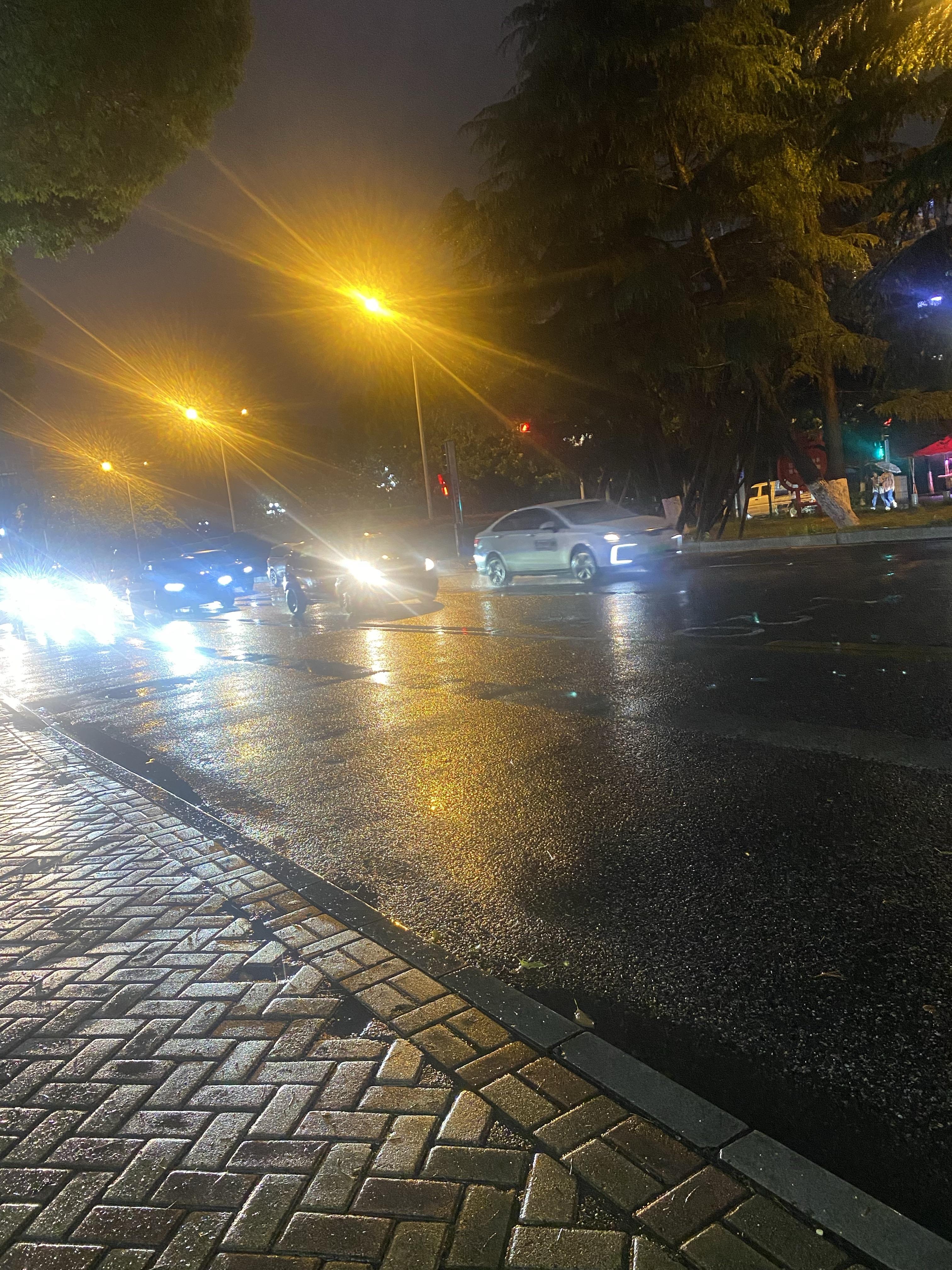 3 条评论默认最新知秋以前雨夜还有心情去欣赏,现在只剩下忙碌了one