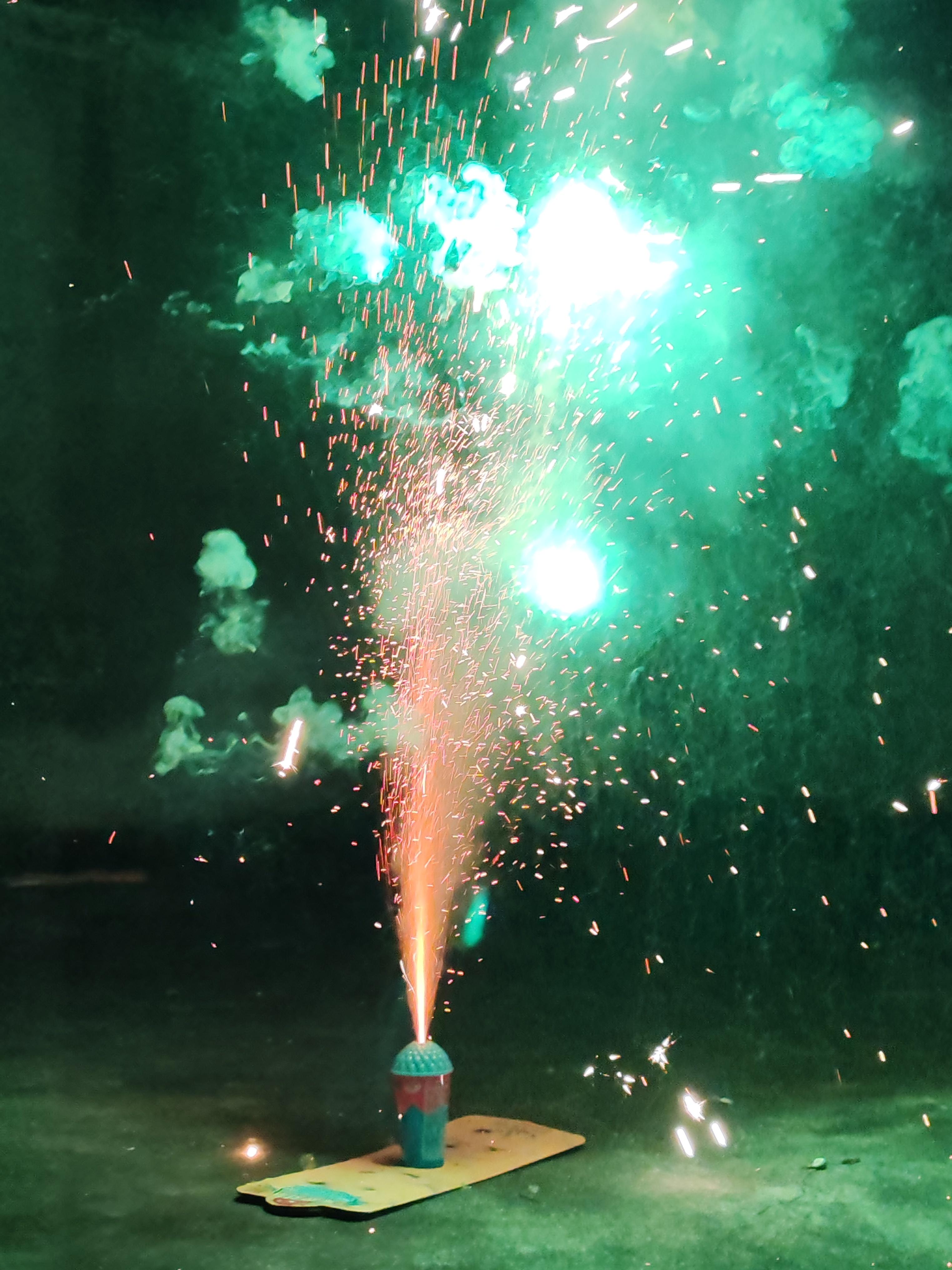 吱吱吱 的想法: 烟花照片,拍出来的好美