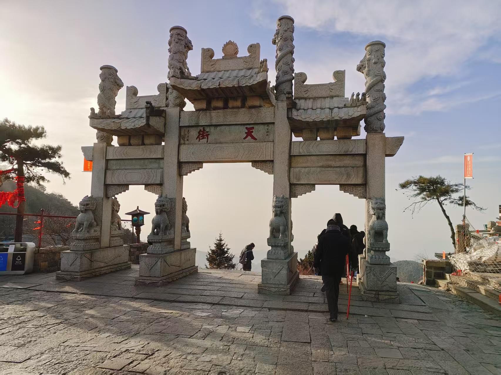 我的登山日记泰山,它是人们笔下巍峨壮丽的天门