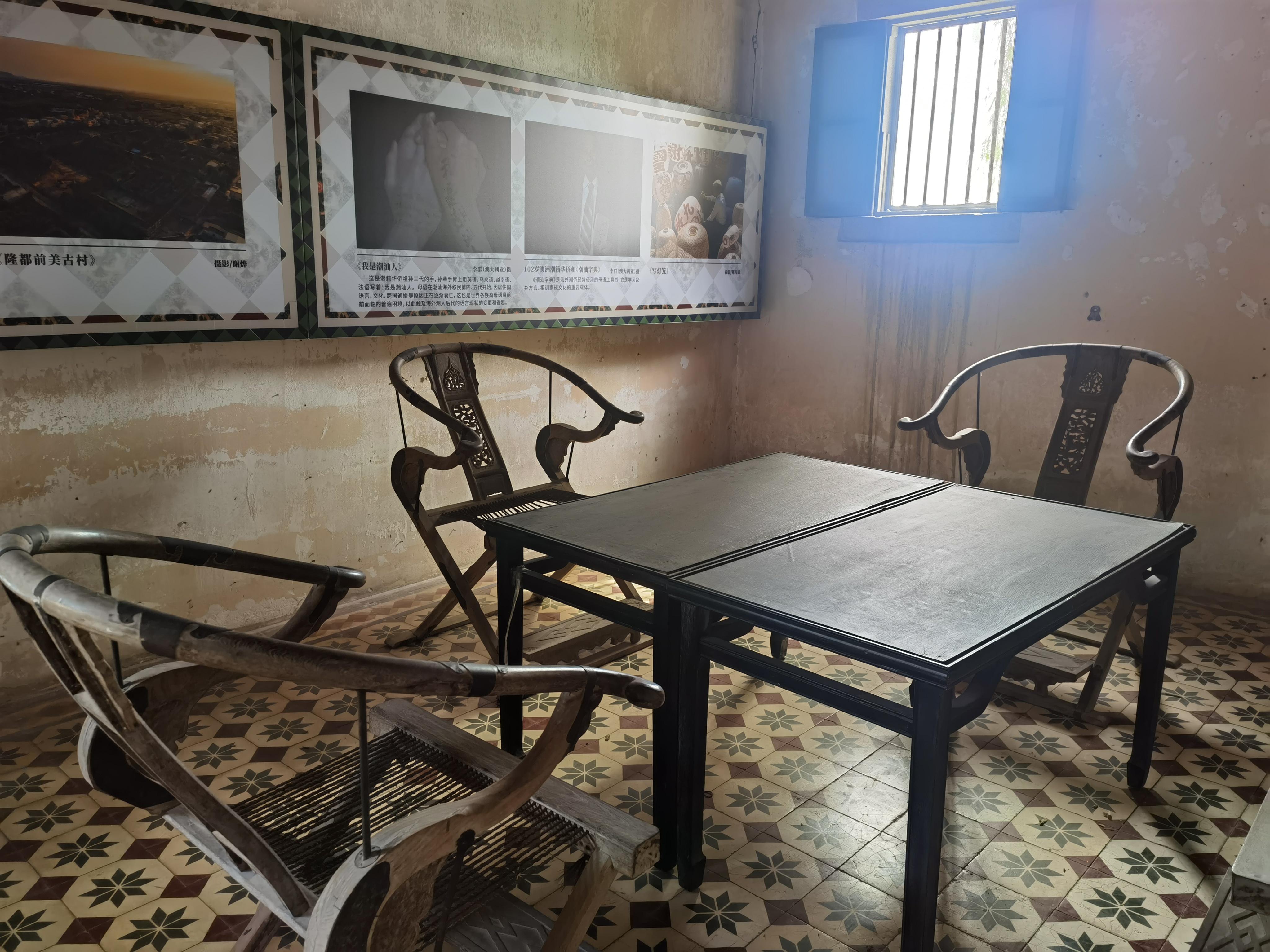 故居地处隆都镇,路上感觉有点冷清.门票40元,70岁以上老人免费参观.