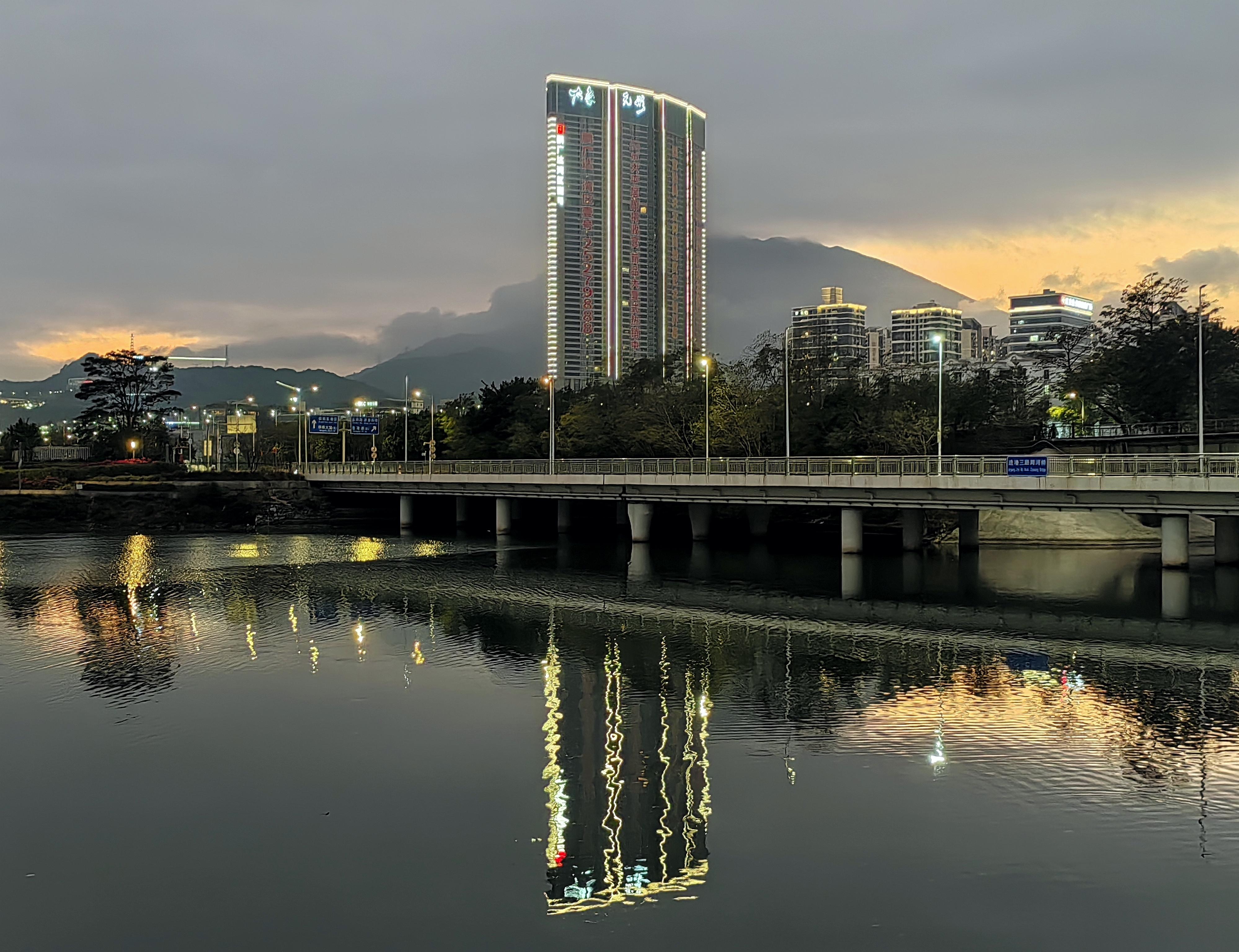 盐田海滨栈道夜景图片