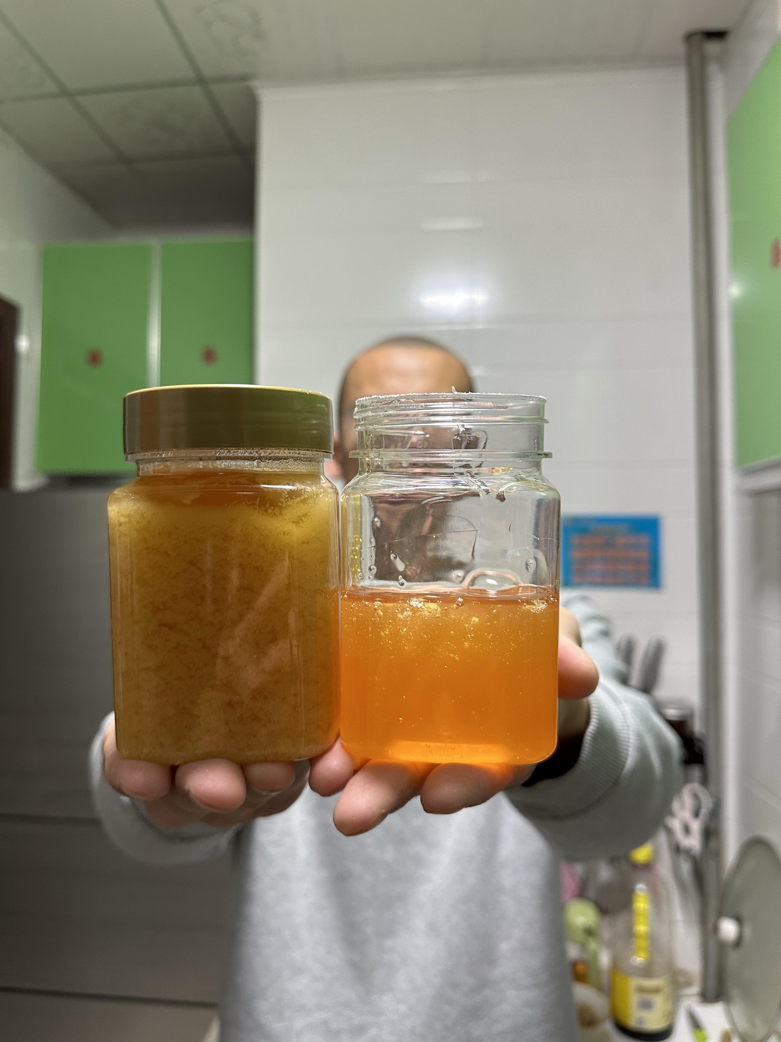 蜂蜜结晶图片真假(蜂蜜结晶是真蜂蜜还是假蜂蜜)