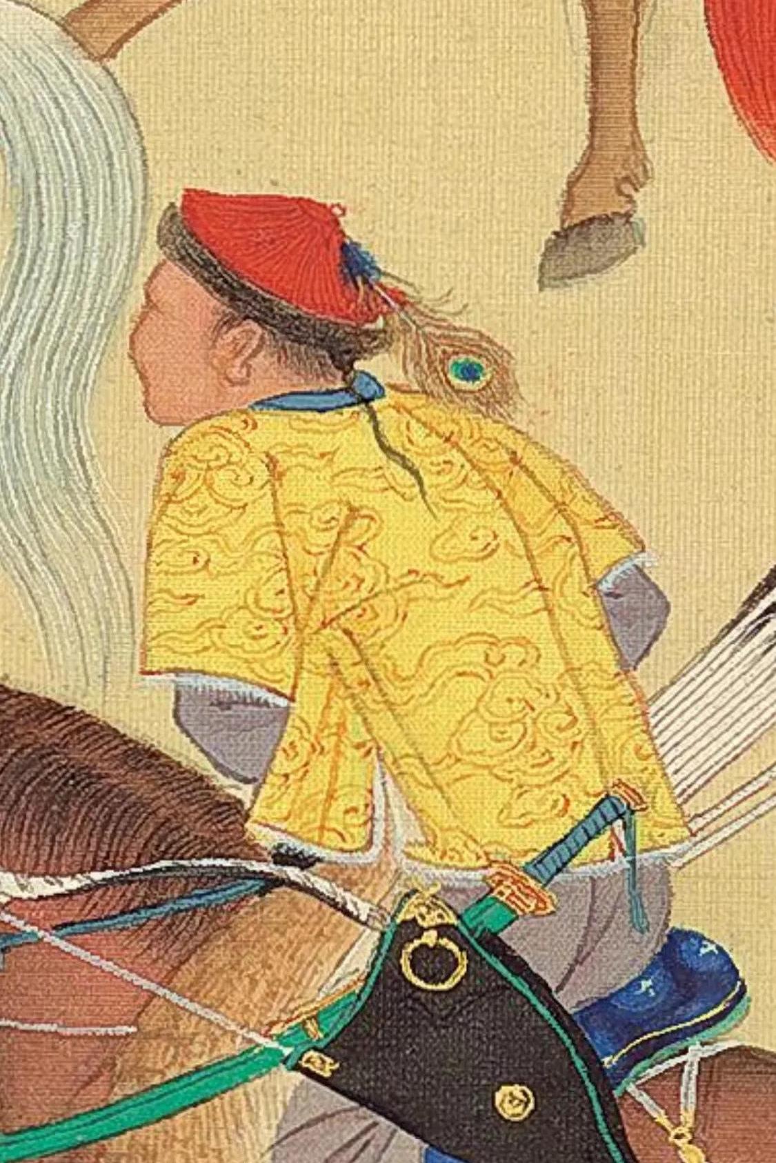 在清朝军人的发型是周围都剃光只留