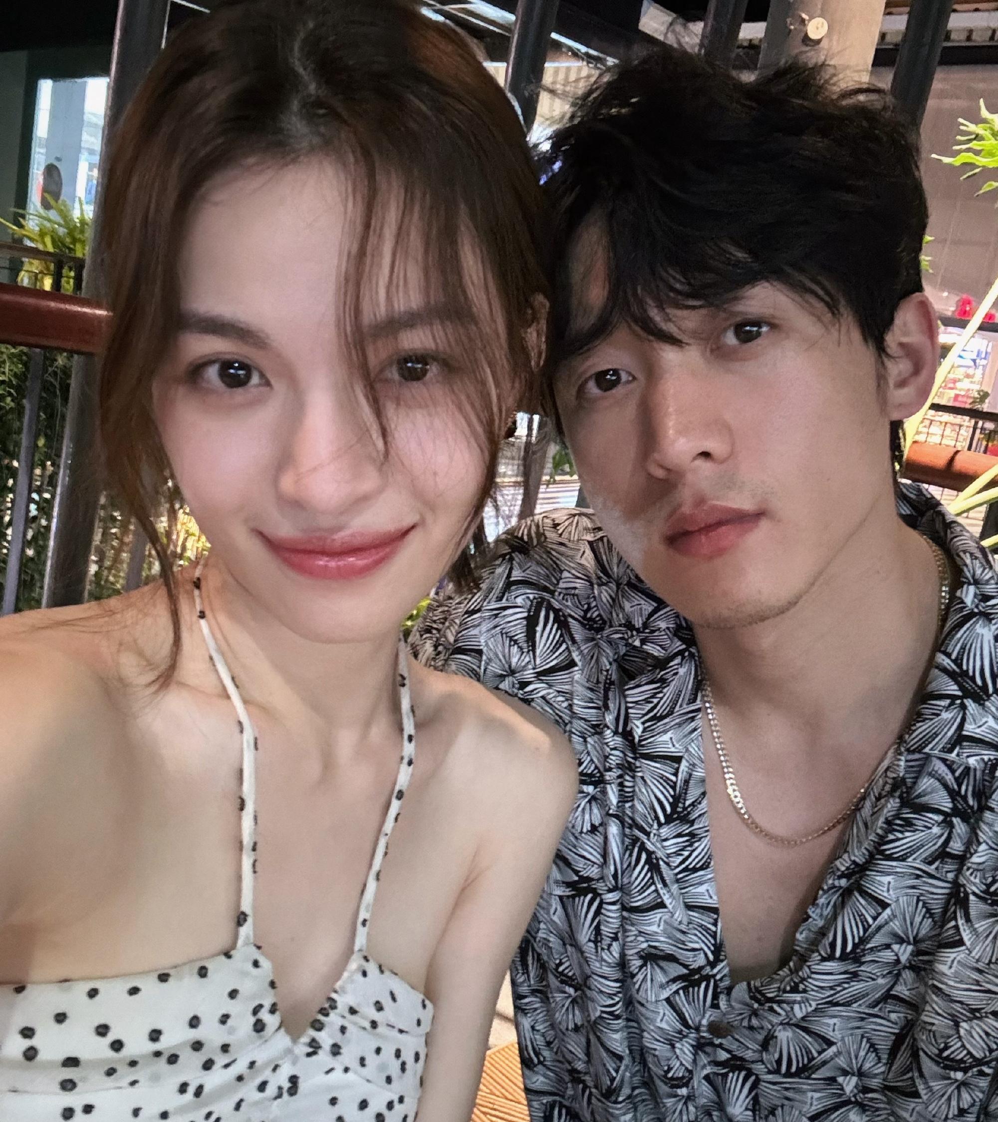 荧荧片段 的想法: 情人节当天官宣恋情,钟楚曦和侯雯元实锤!