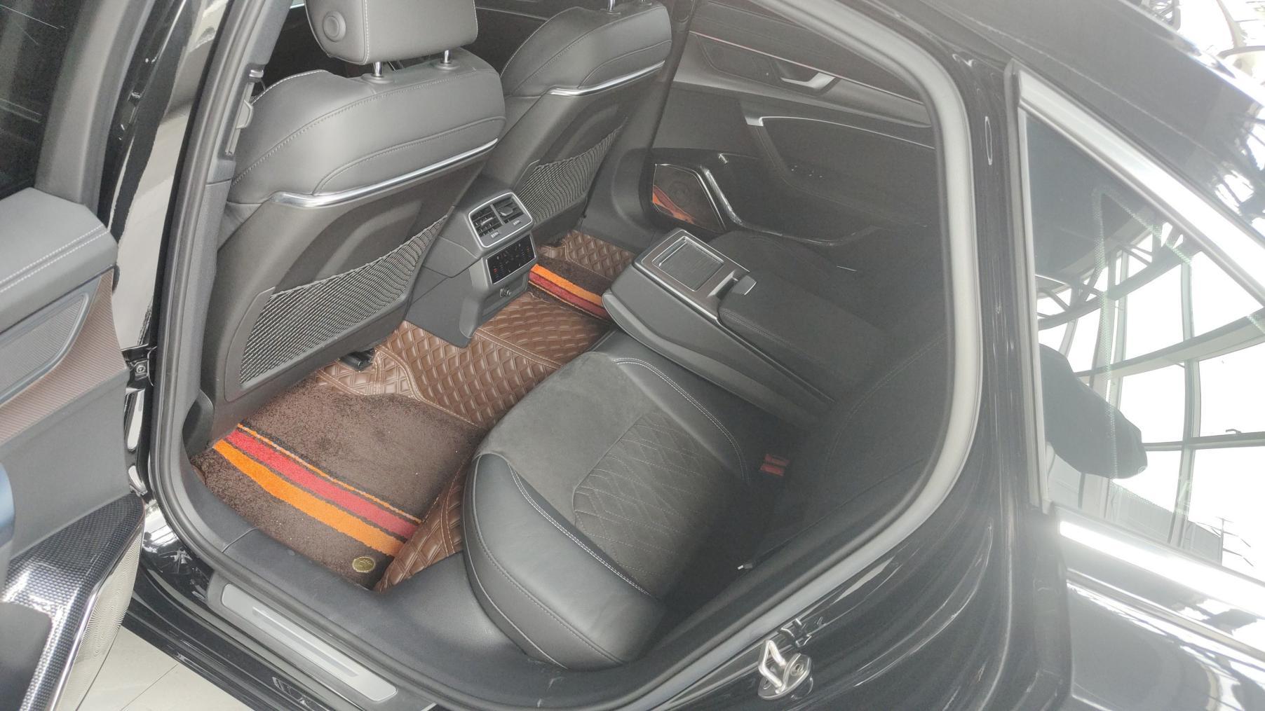 长沙的景先生原本开一台奥迪a6l老款30t顶配但他最近快要结婚了就感觉