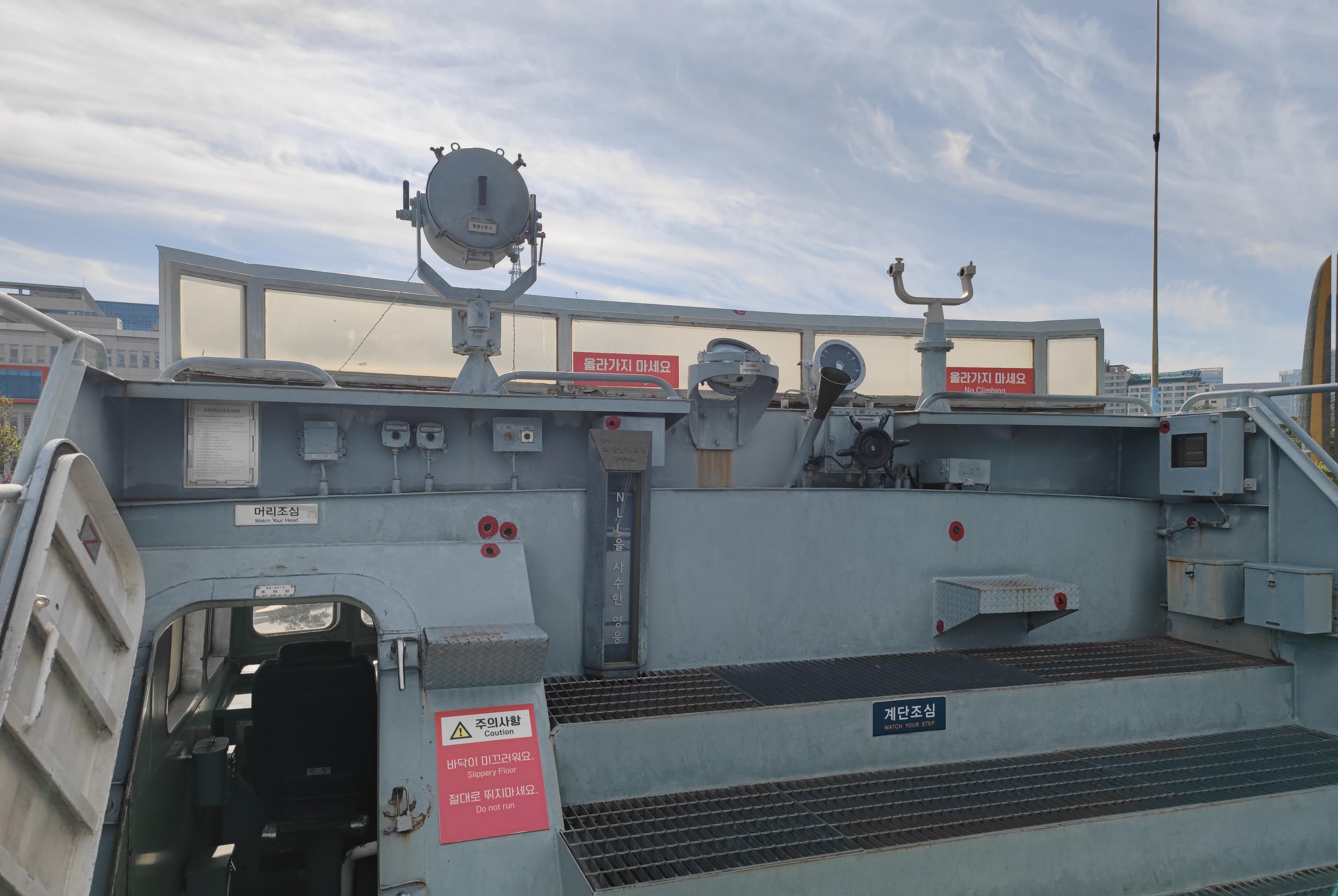 韩国被打成筛子的357号虎头海雕炮艇2002年6月29日2艘朝鲜人民军海军