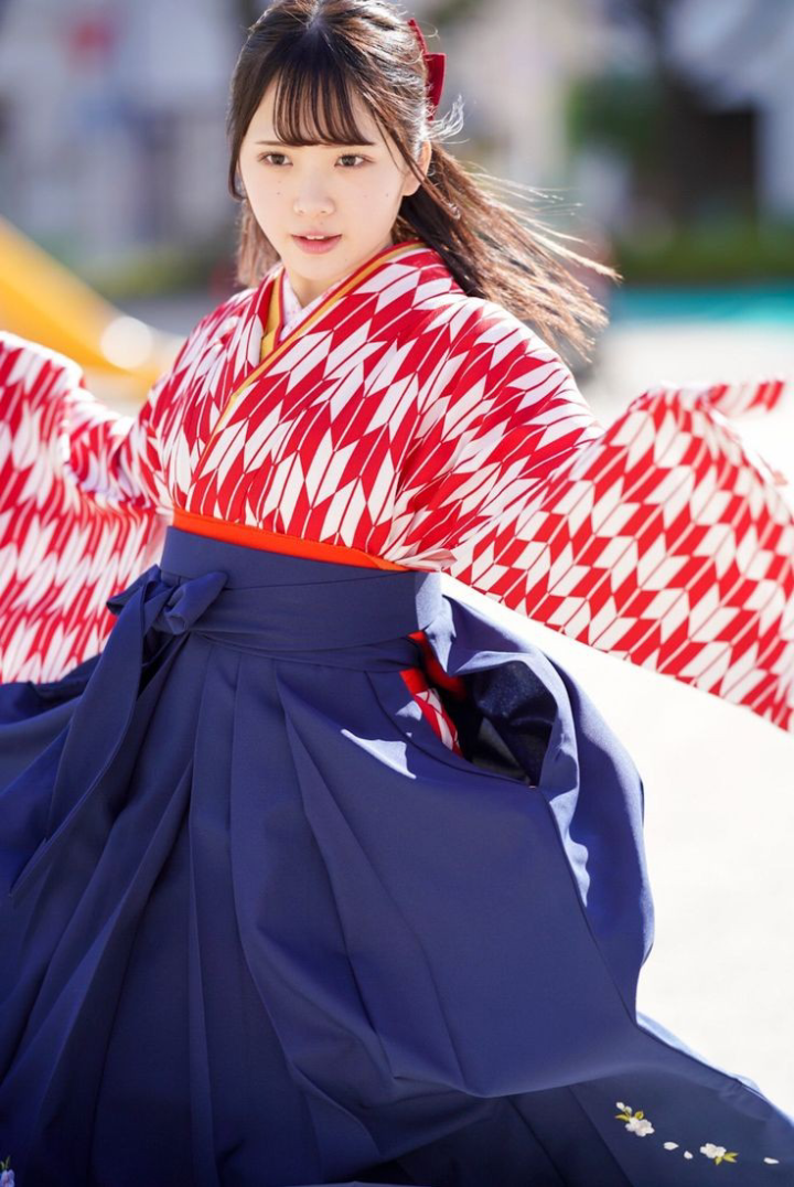 张艾菲 的想法: 日本大正时期的学生妹 br>穿这样,好看不?