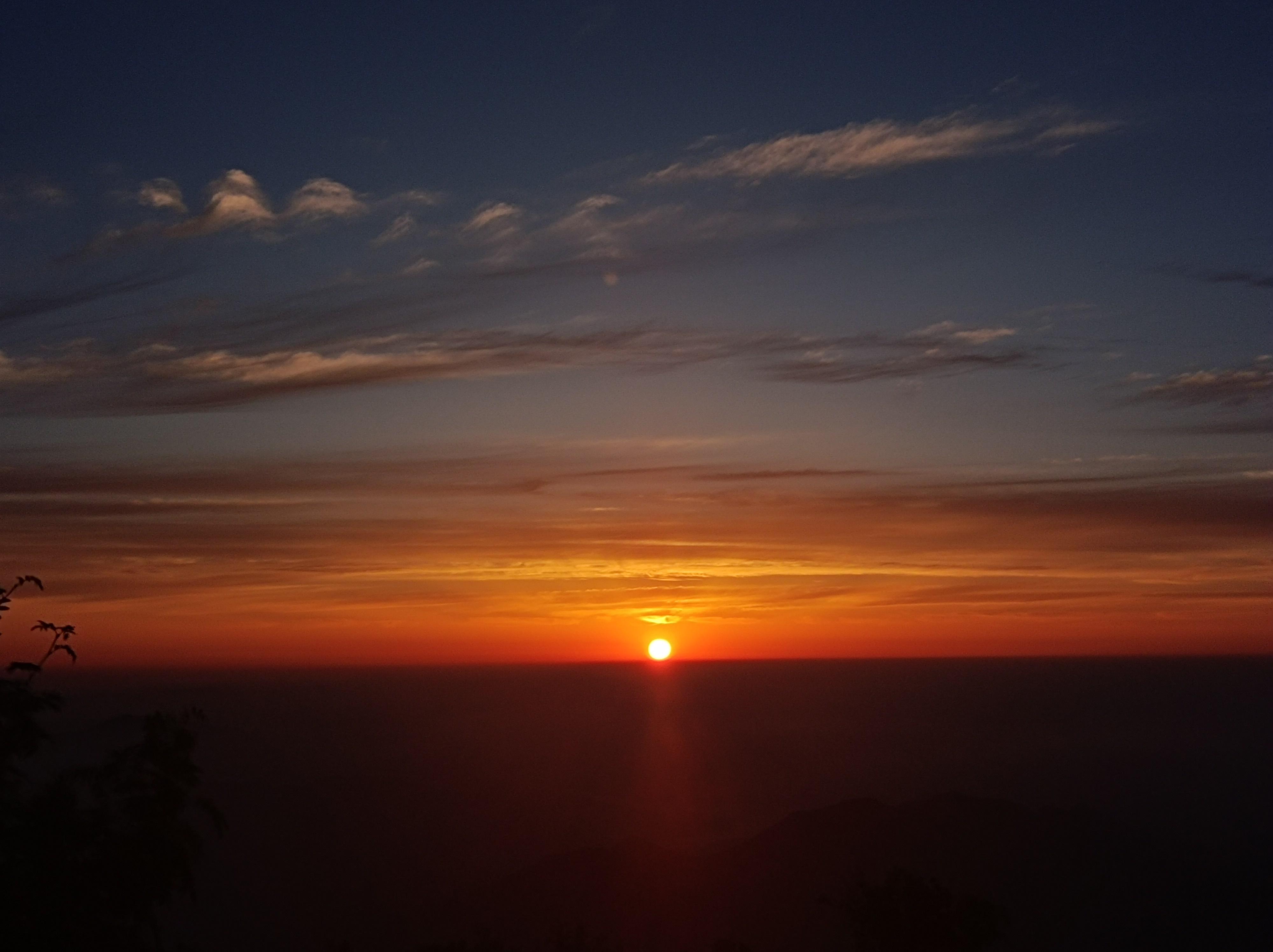 小生 的想法: 泰山日出 | 爬泰山,等了一夜终于看到了日出🌅,非常美