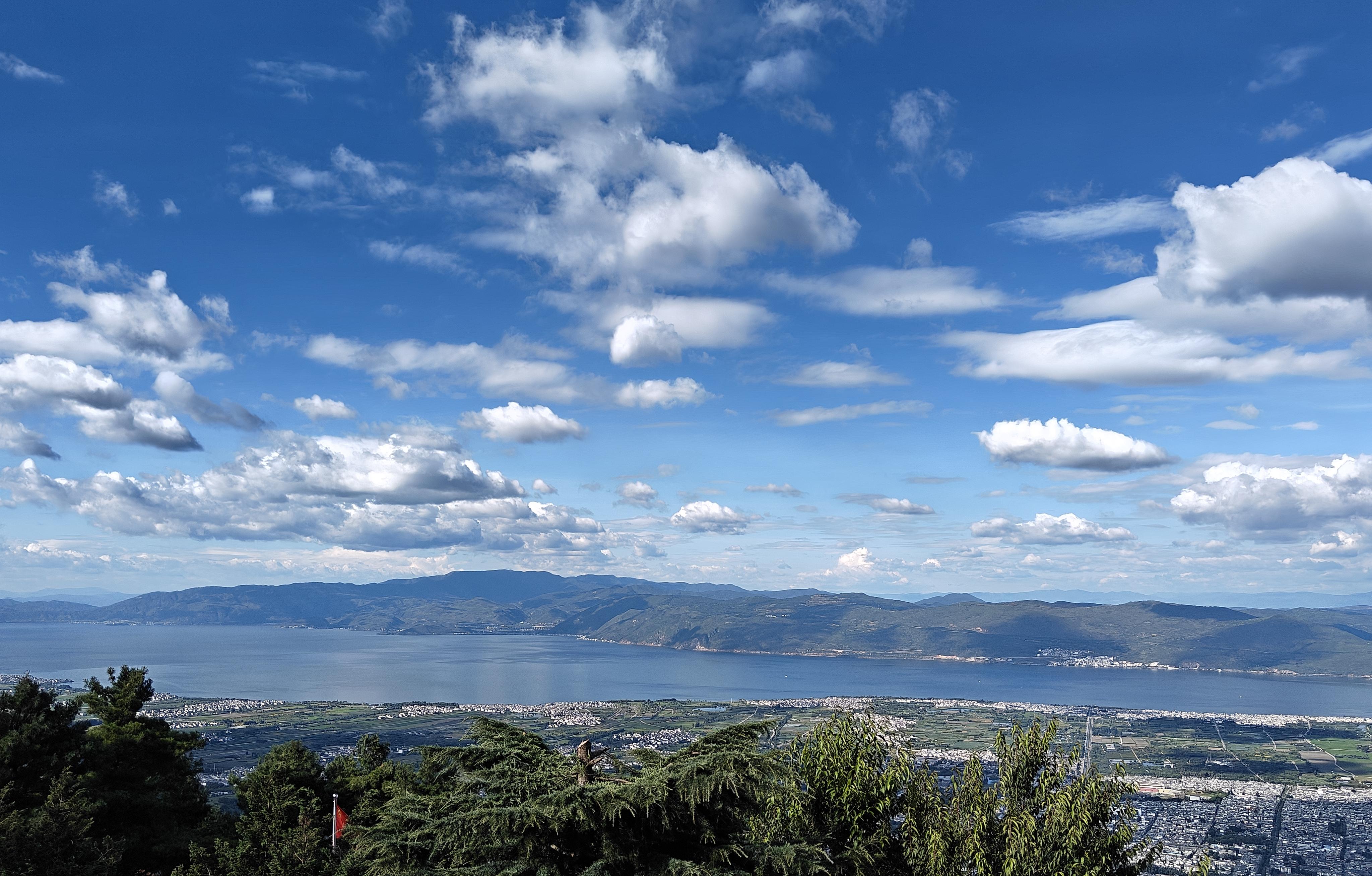 天南星打伞 的想法: 天空的诗意与奥秘