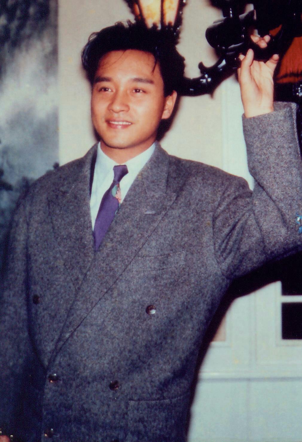 能不能给我发点张国荣的照片