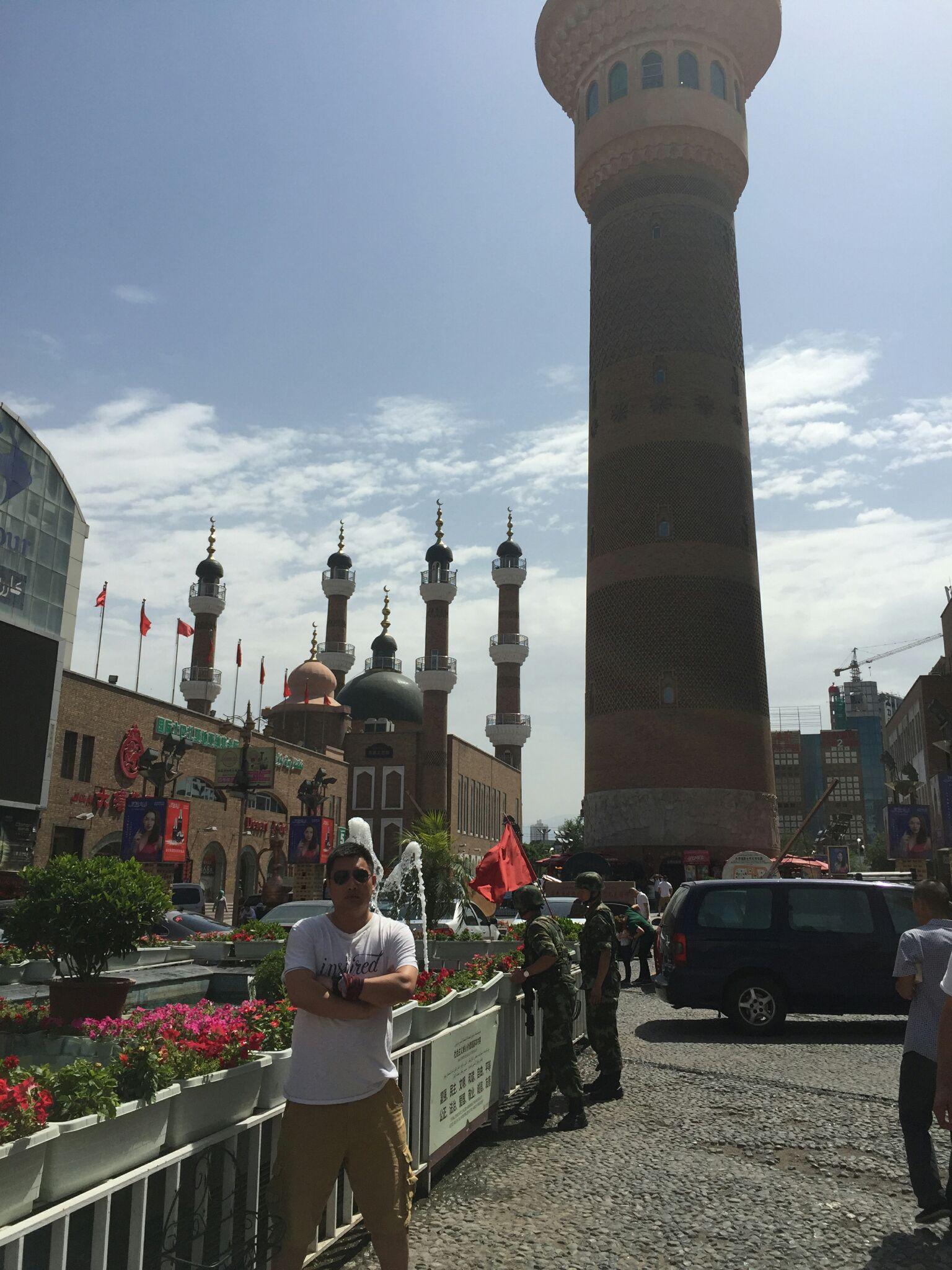 怎样看待乌鲁木齐二道桥大巴扎附近汉族人十分