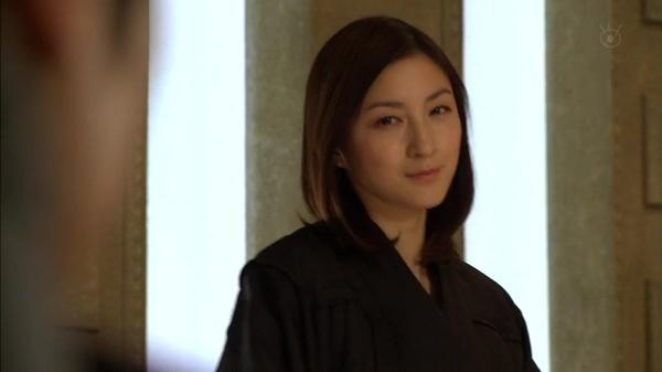 上次的sp中加入了广末凉子饰演的别府法官这个新角色,这次则是吉濑