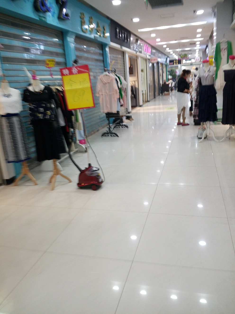 最近打算在武汉开个小服装店两个月来一直在找