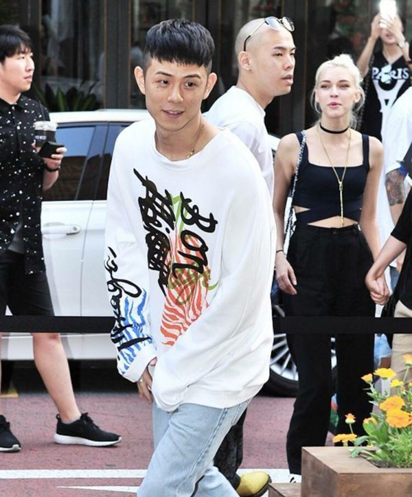 男生beenzino,韩国rapper,女生德国的model,俩人专注虐狗108年