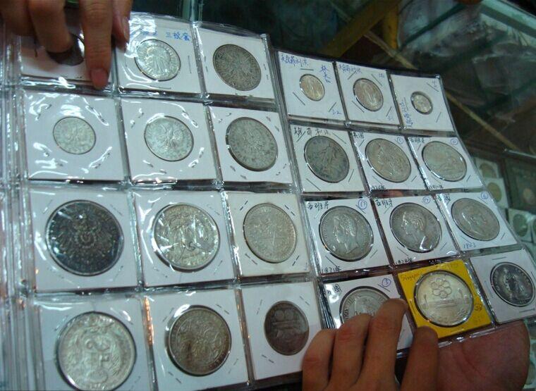 收集了许多年代较久的硬币 请问如何清洗以及保存 目前只是用湿布擦了