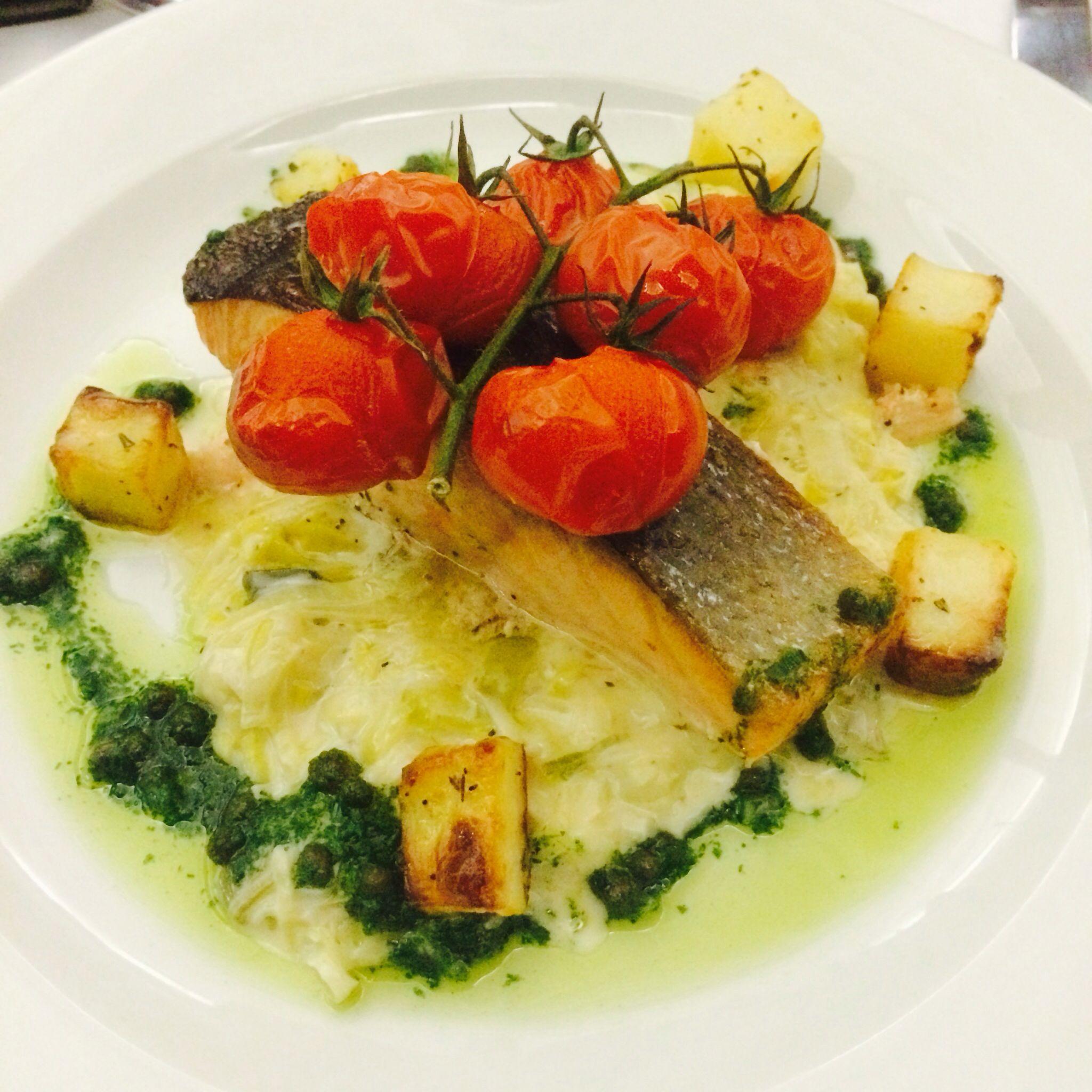 在剑桥大学和牛津大学等知名高校吃正餐formaldinner是一种什么样的