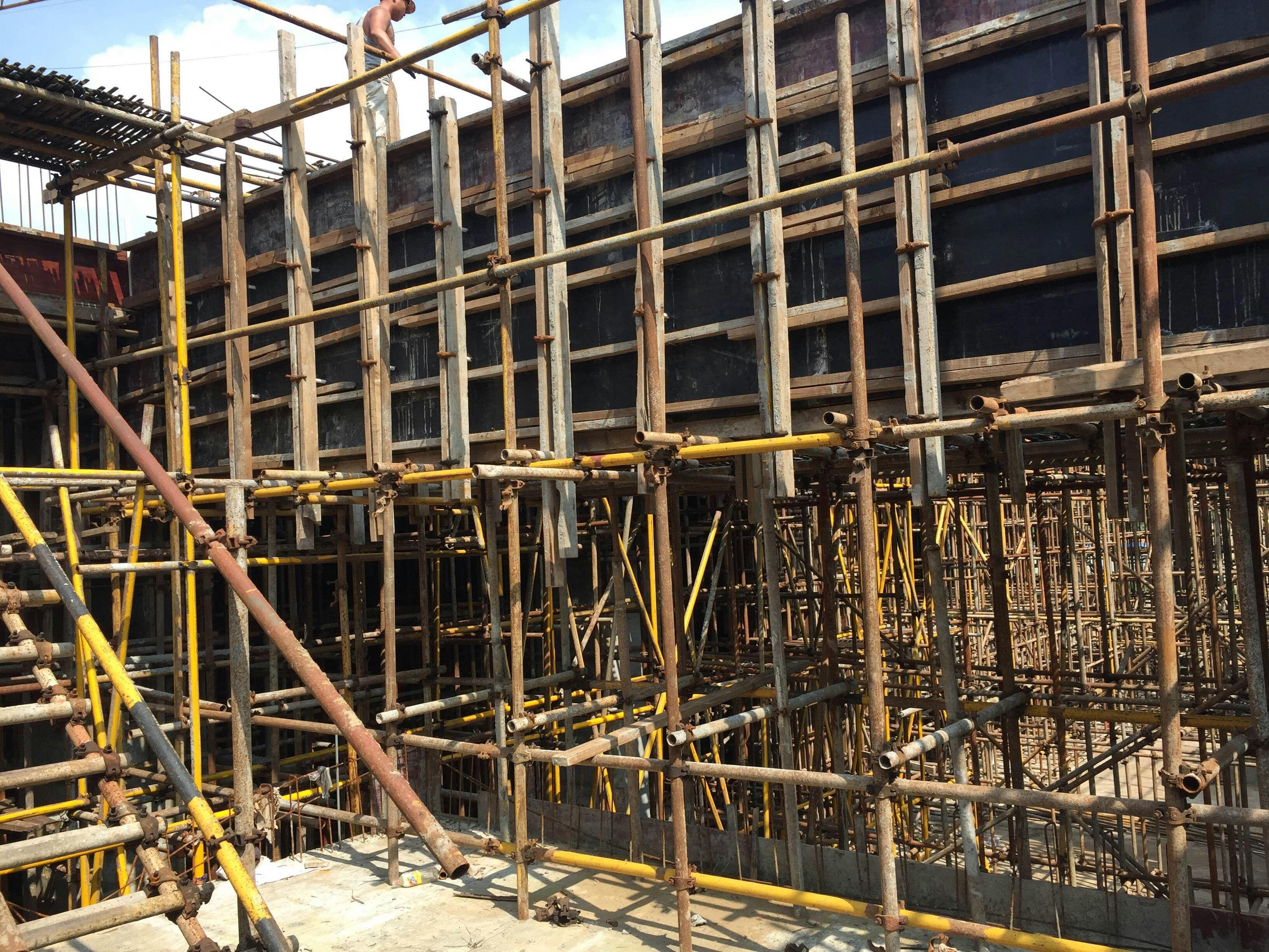 支模架梁下立杆距离梁多少合适?