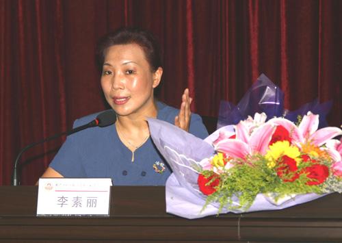 当年魔岩三杰里的何勇因为一句李素丽漂亮吗被封杀这个李素丽到底是谁