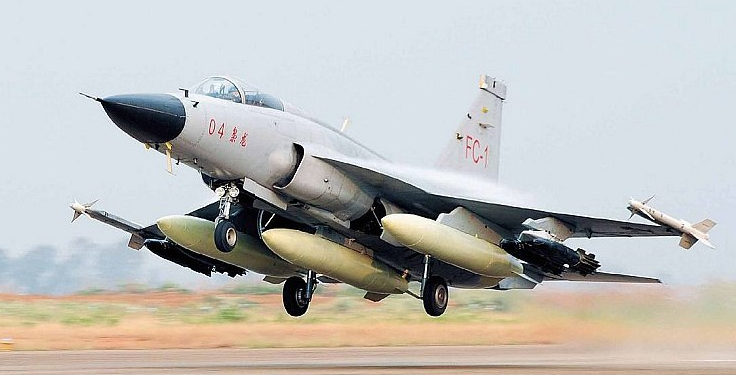 为什么苏 27 歼 10 F16 等战斗机发动机进气口