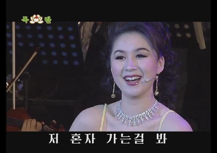 图 3 银河管弦乐团人民演员徐银香,此女有海外留学经历,长相之西派