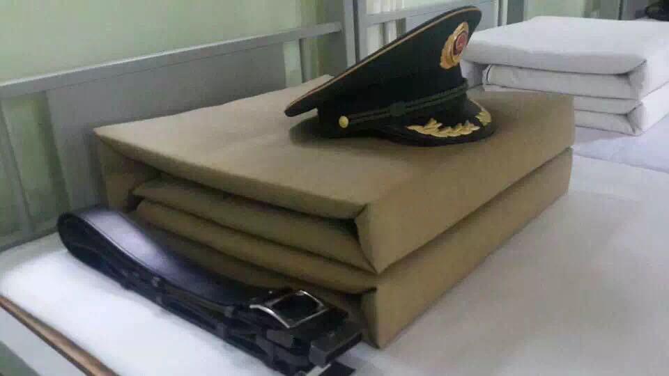 军人的被子是如何叠出来的?