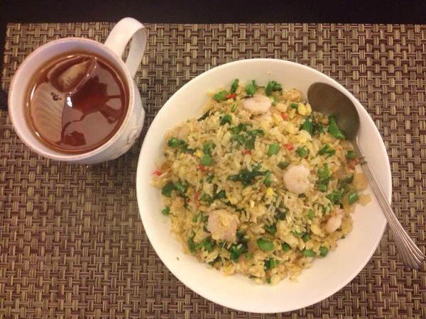 虾仁芥兰蛋炒饭,有辣椒