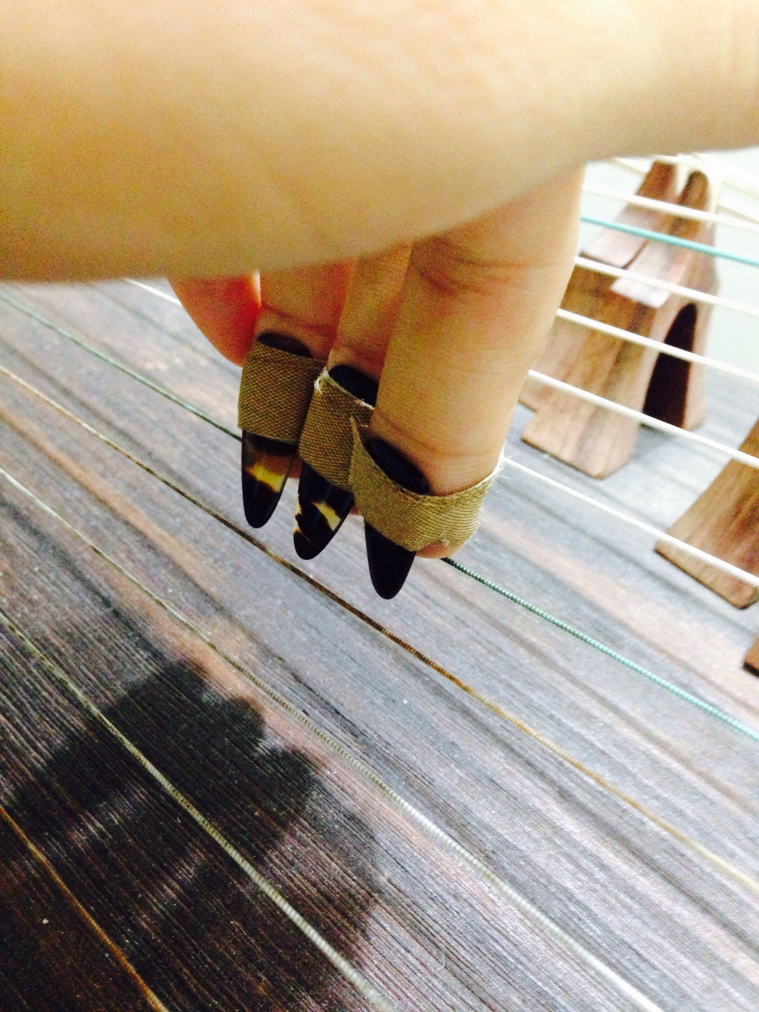 弹古筝左手绑指甲怎么揉弦