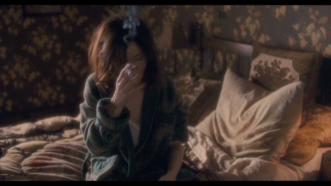 有哪些女星抽烟很帅? - 知乎用户的回答