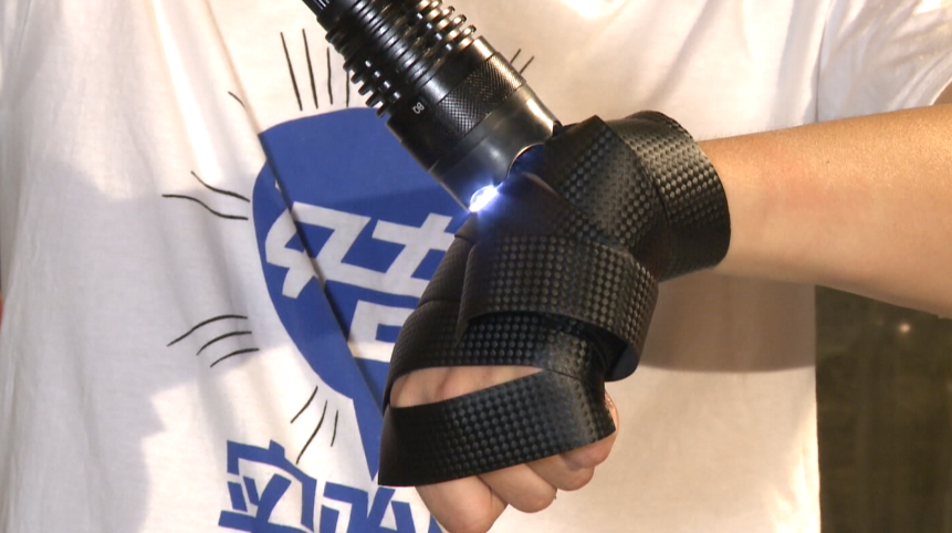 nozuonodie偏要try实测被200万伏电击棒击中是什么样的体验