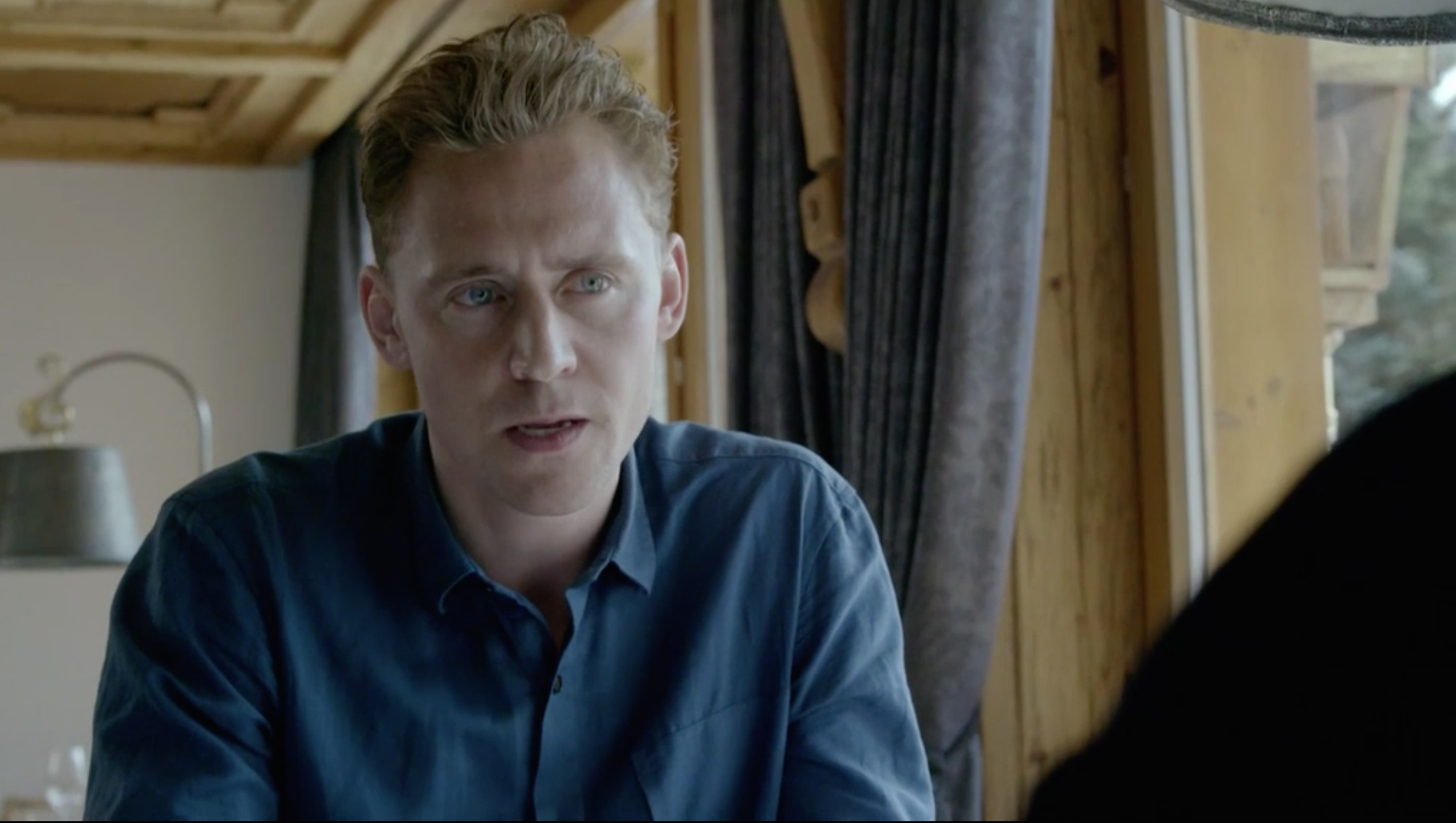 如何评价英剧《夜班经理》? - 知乎