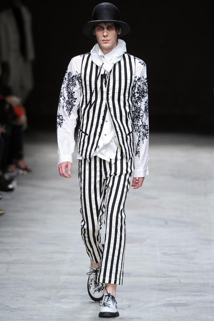 v&a museum 1960s服装展上的条纹元素